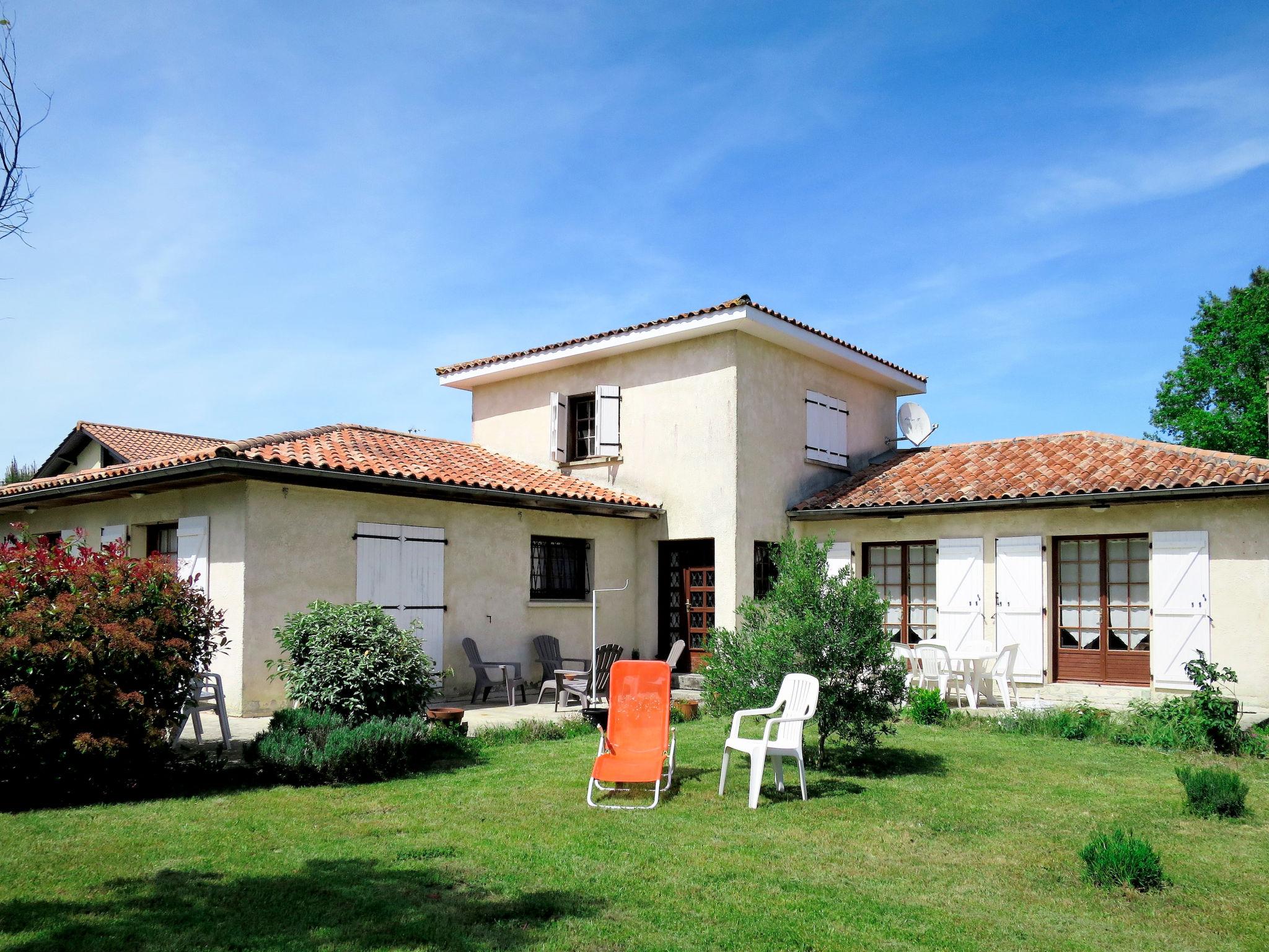 Foto 25 - Casa de 2 quartos em Gaillan-en-Médoc com jardim e terraço