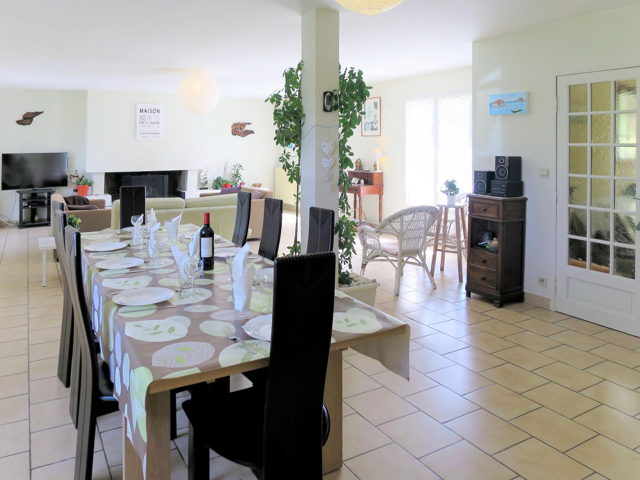 Photo 4 - Maison de 2 chambres à Gaillan-en-Médoc avec piscine privée et jardin