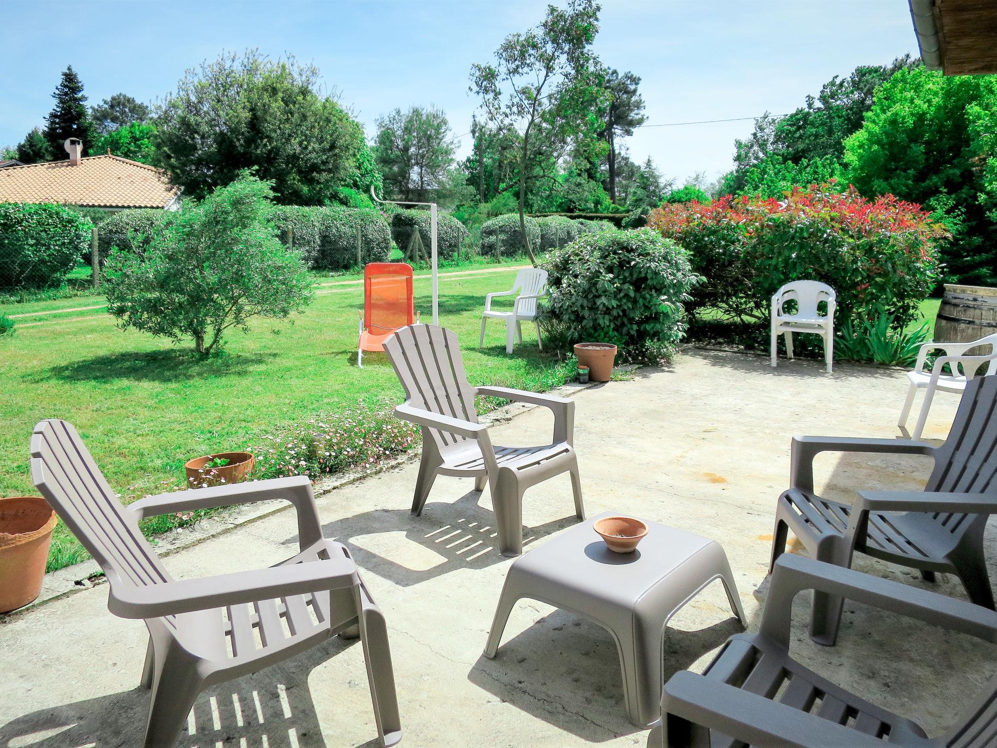 Foto 2 - Casa de 2 habitaciones en Gaillan-en-Médoc con jardín y terraza