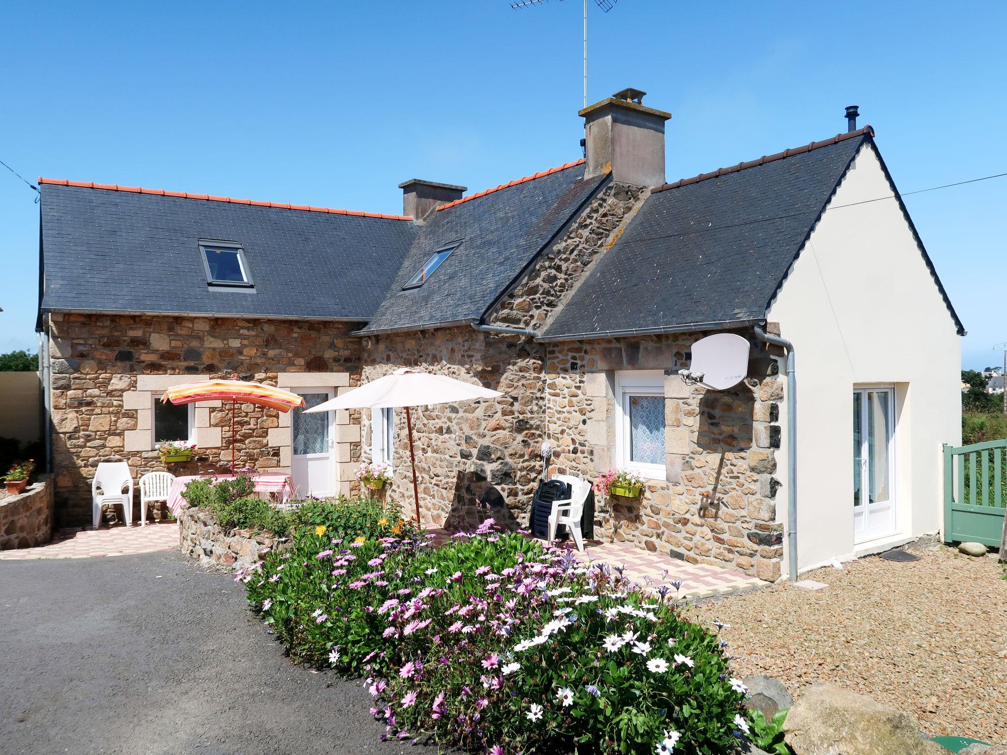 Photo 1 - Maison de 2 chambres à Pleubian avec jardin et terrasse