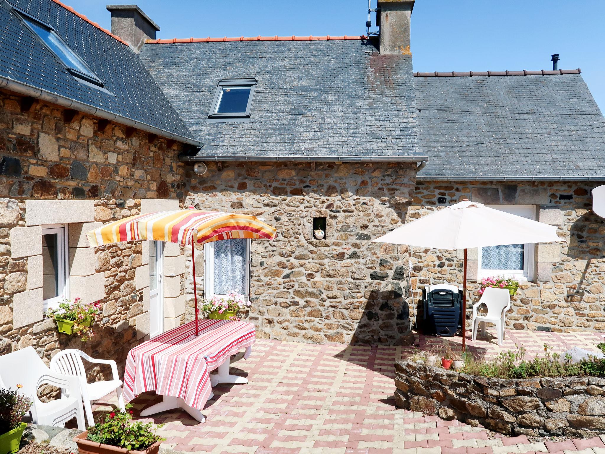 Photo 2 - Maison de 2 chambres à Pleubian avec jardin et terrasse