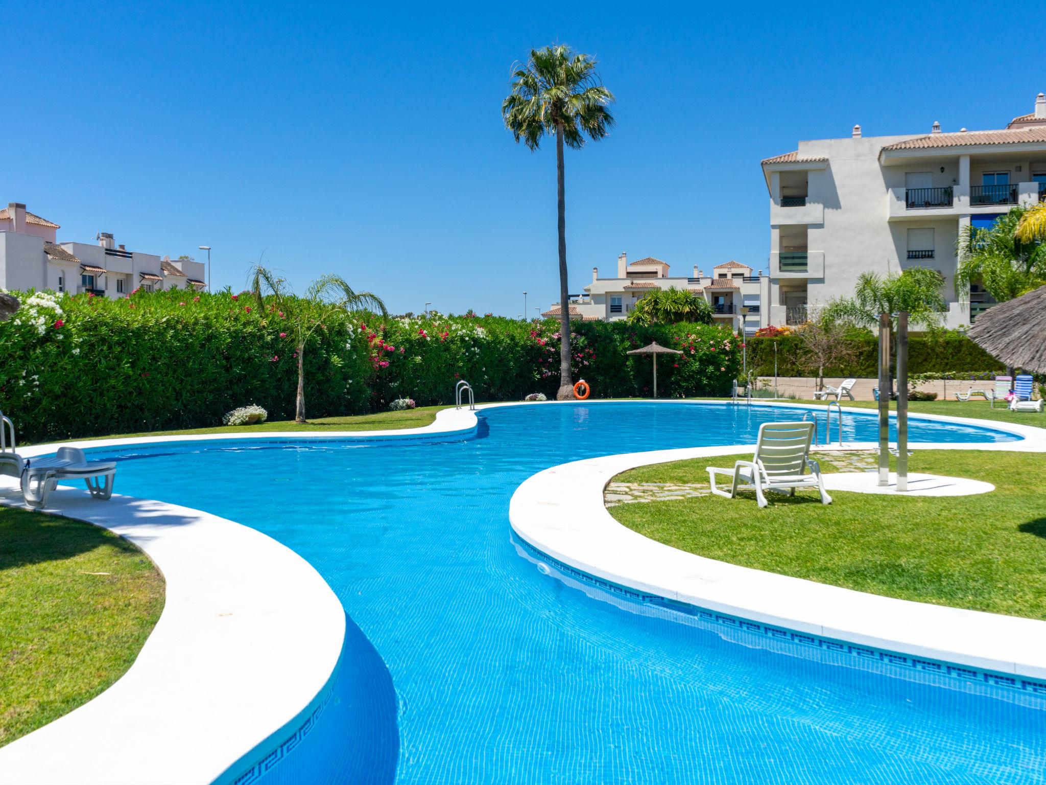 Photo 20 - 1 bedroom Apartment in Marbella with swimming pool and sea view