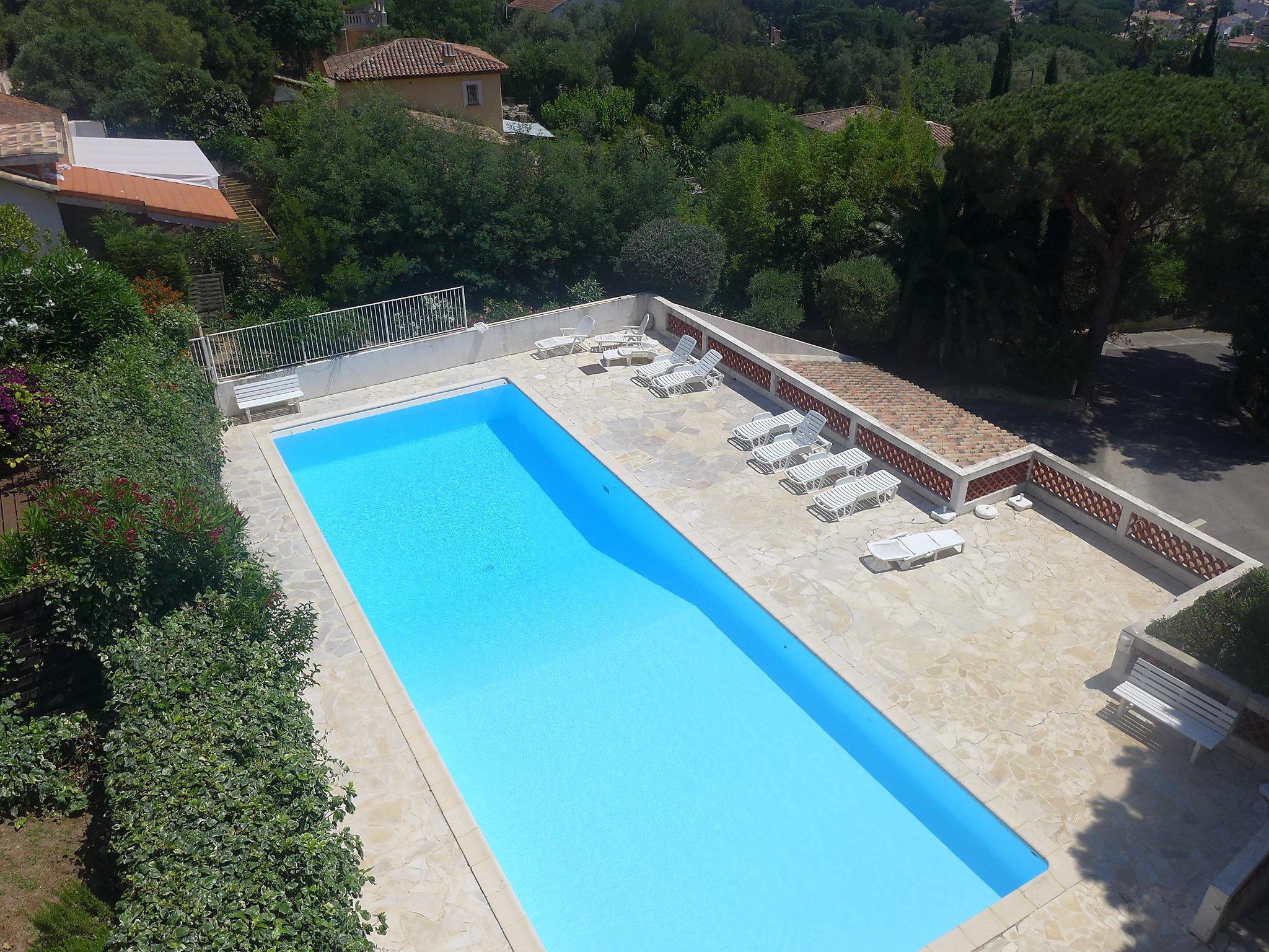 Foto 20 - Apartamento de 1 habitación en Cavalaire-sur-Mer con piscina y vistas al mar