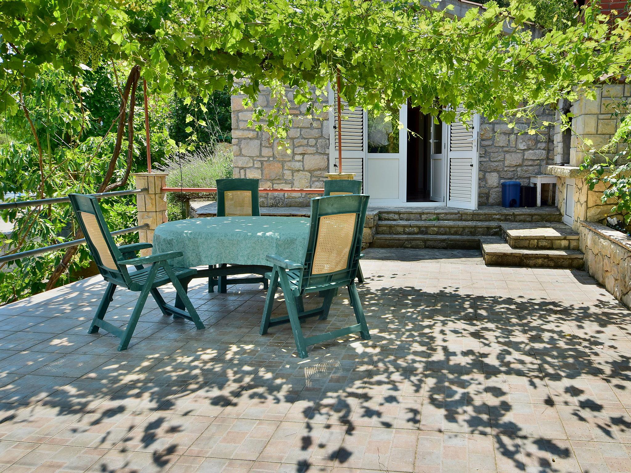 Foto 1 - Haus mit 1 Schlafzimmer in Šolta mit terrasse und blick aufs meer