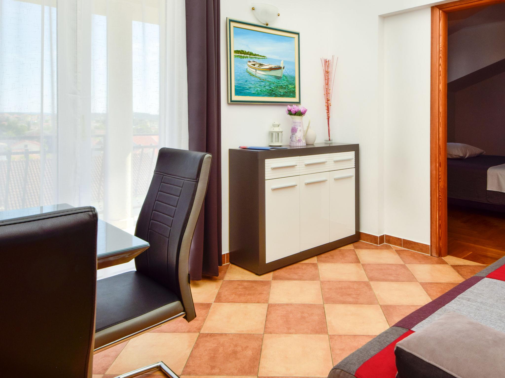Foto 8 - Apartamento de 2 quartos em Trogir com piscina e vistas do mar