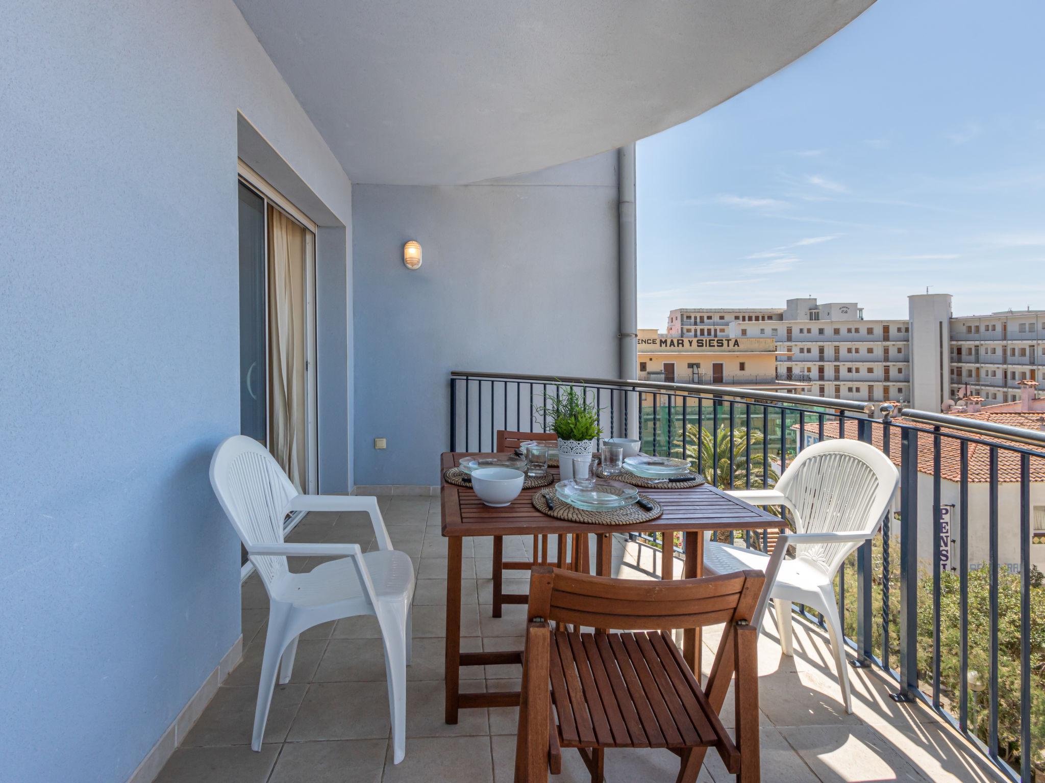 Foto 17 - Apartamento de 2 quartos em Roses com terraço e vistas do mar