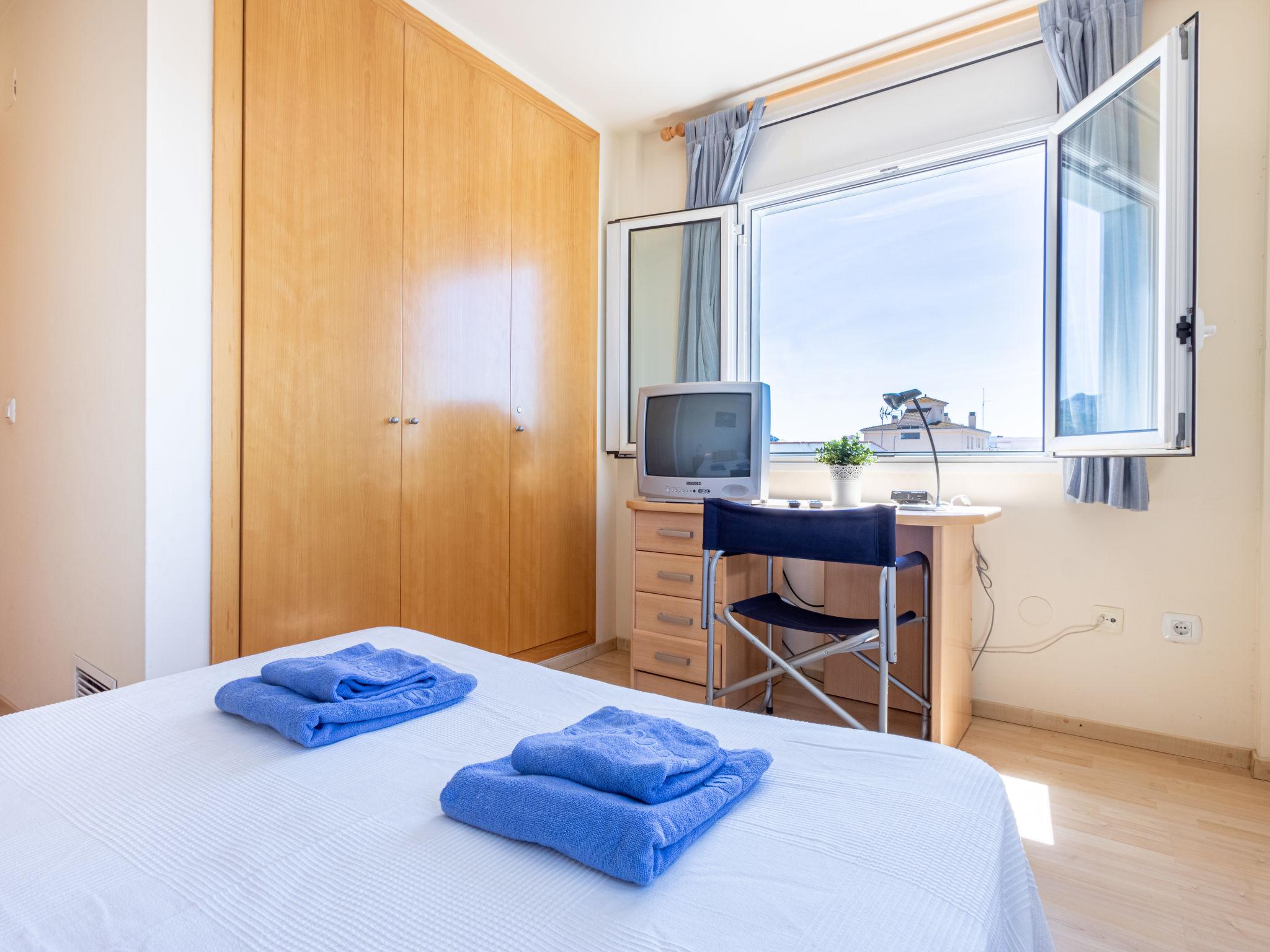 Foto 11 - Appartamento con 2 camere da letto a Roses con terrazza e vista mare