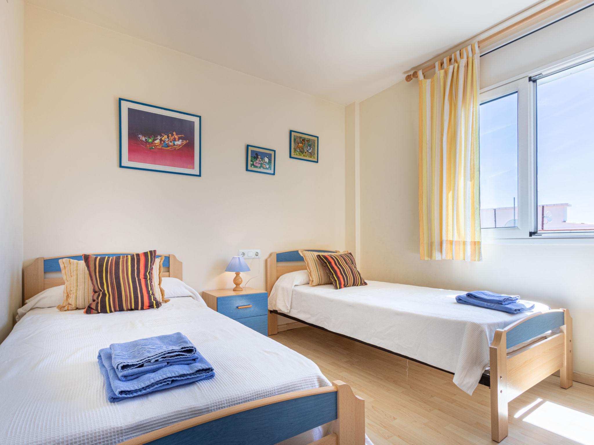 Foto 5 - Appartamento con 2 camere da letto a Roses con terrazza e vista mare
