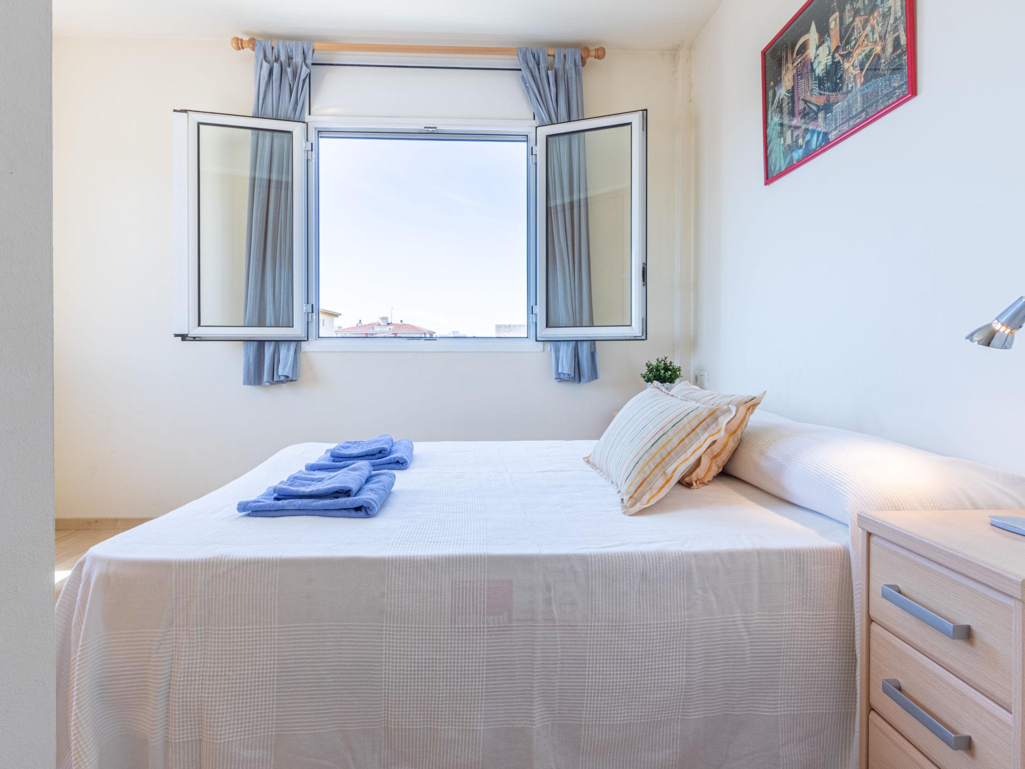 Foto 9 - Appartamento con 2 camere da letto a Roses con terrazza e vista mare