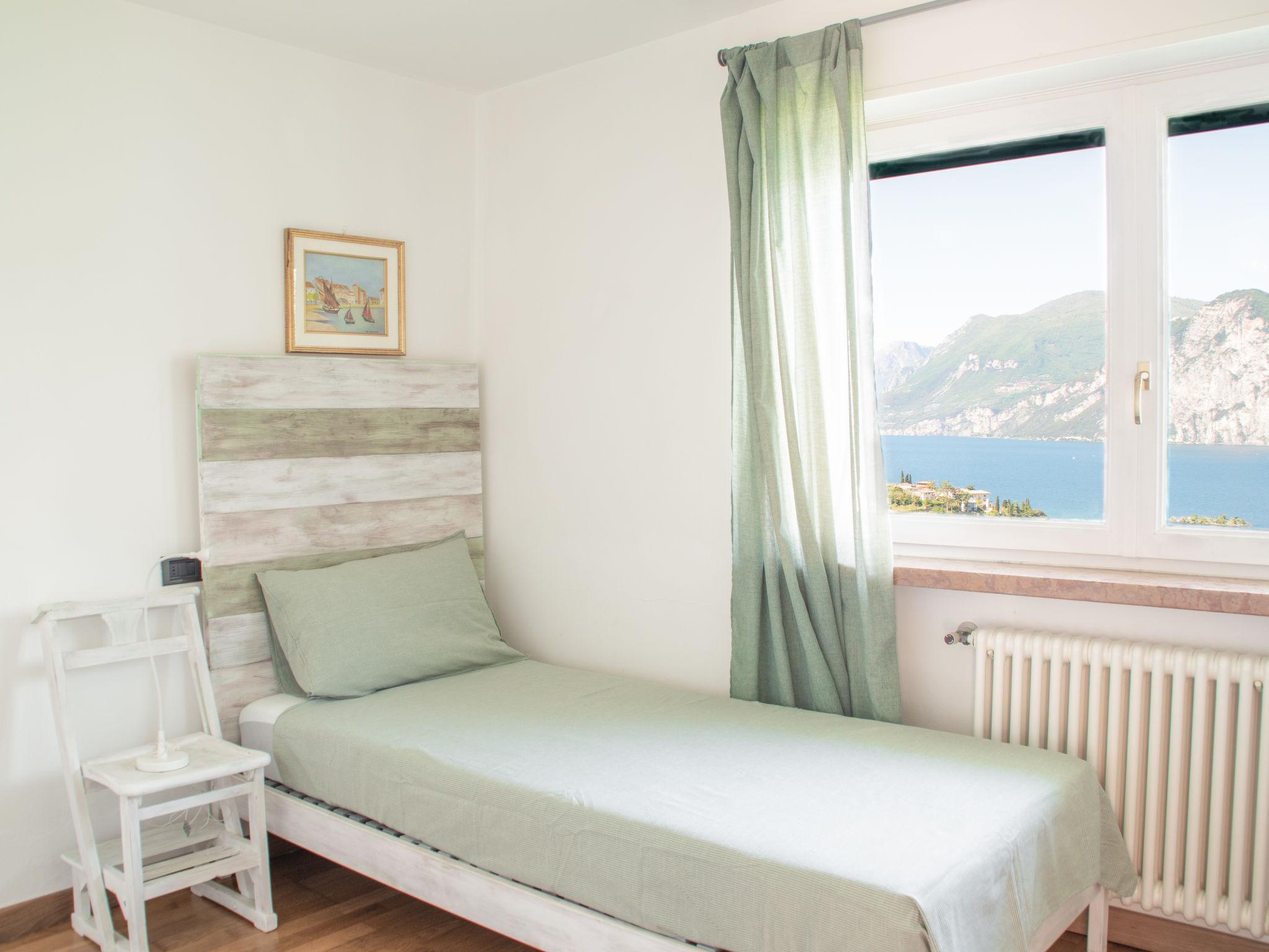 Foto 17 - Casa con 4 camere da letto a Malcesine con giardino e vista sulle montagne