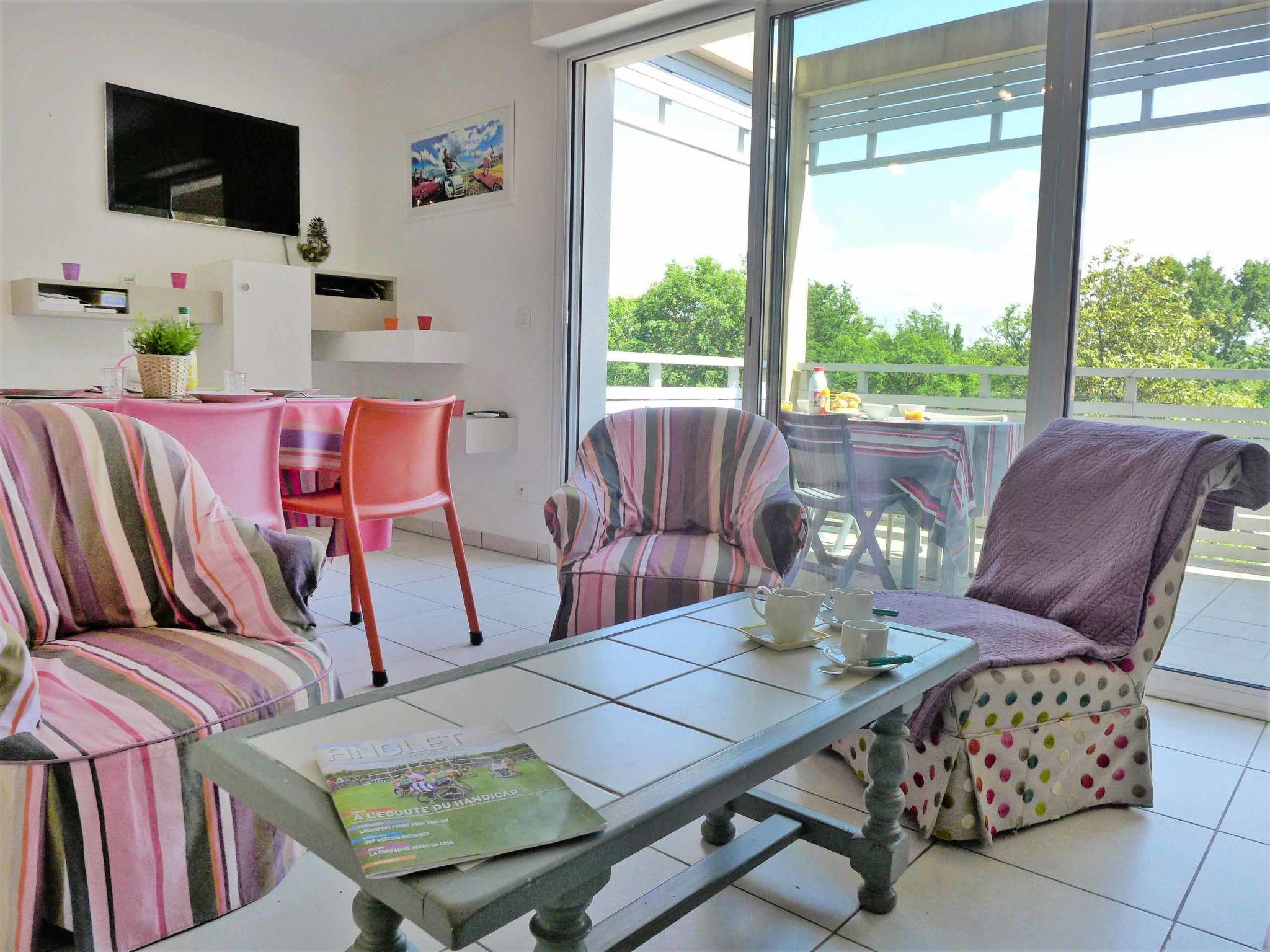 Foto 6 - Appartamento con 2 camere da letto a Anglet con piscina e vista mare