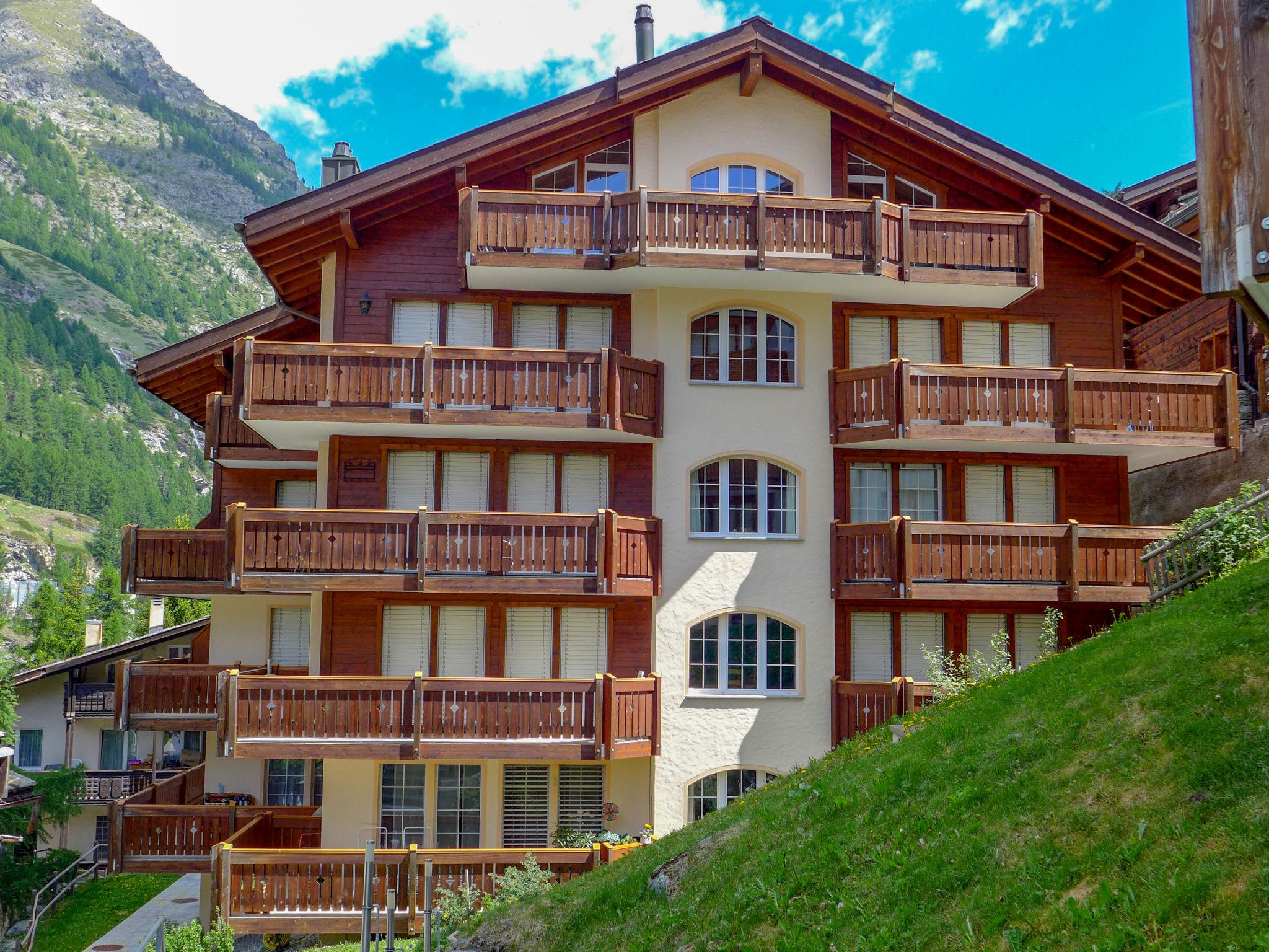 Foto 16 - Appartamento con 3 camere da letto a Zermatt