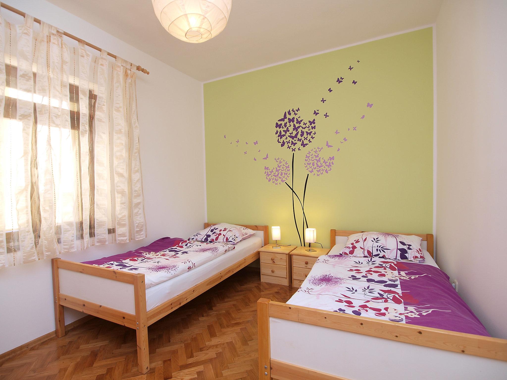 Foto 9 - Apartamento de 2 quartos em Sibenik com jardim e terraço