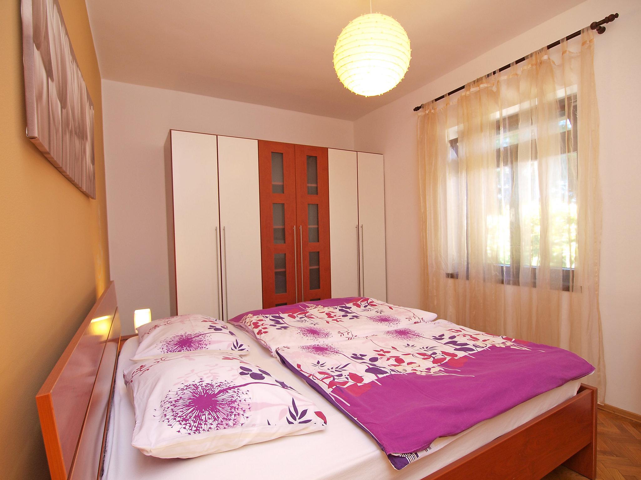 Foto 8 - Apartamento de 2 quartos em Sibenik com jardim e terraço