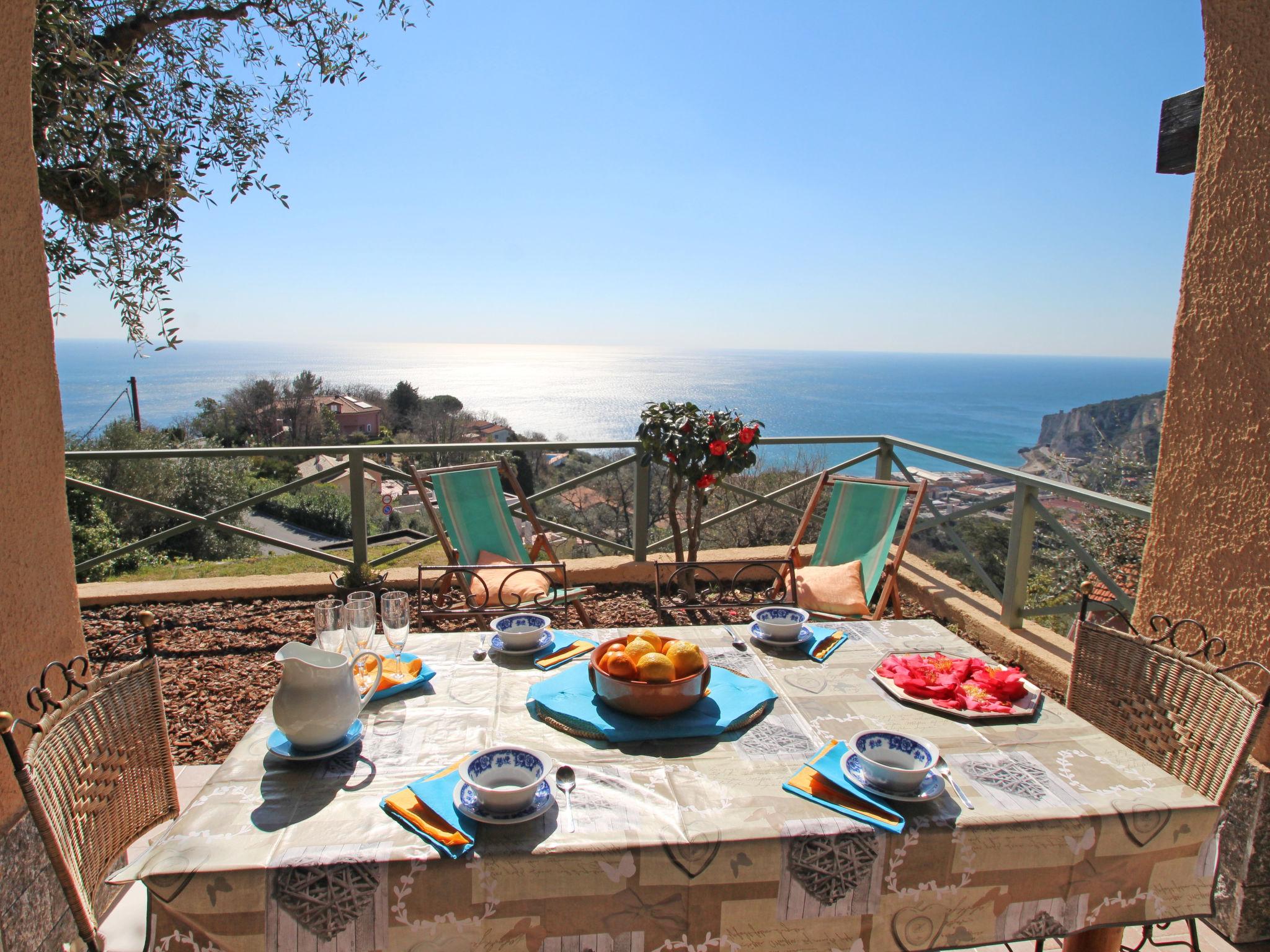 Photo 2 - Maison de 3 chambres à Finale Ligure avec terrasse et vues à la mer