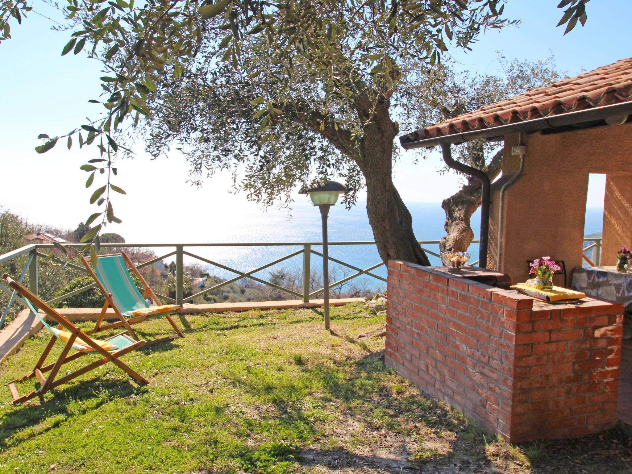 Foto 3 - Casa de 3 habitaciones en Finale Ligure con terraza y vistas al mar