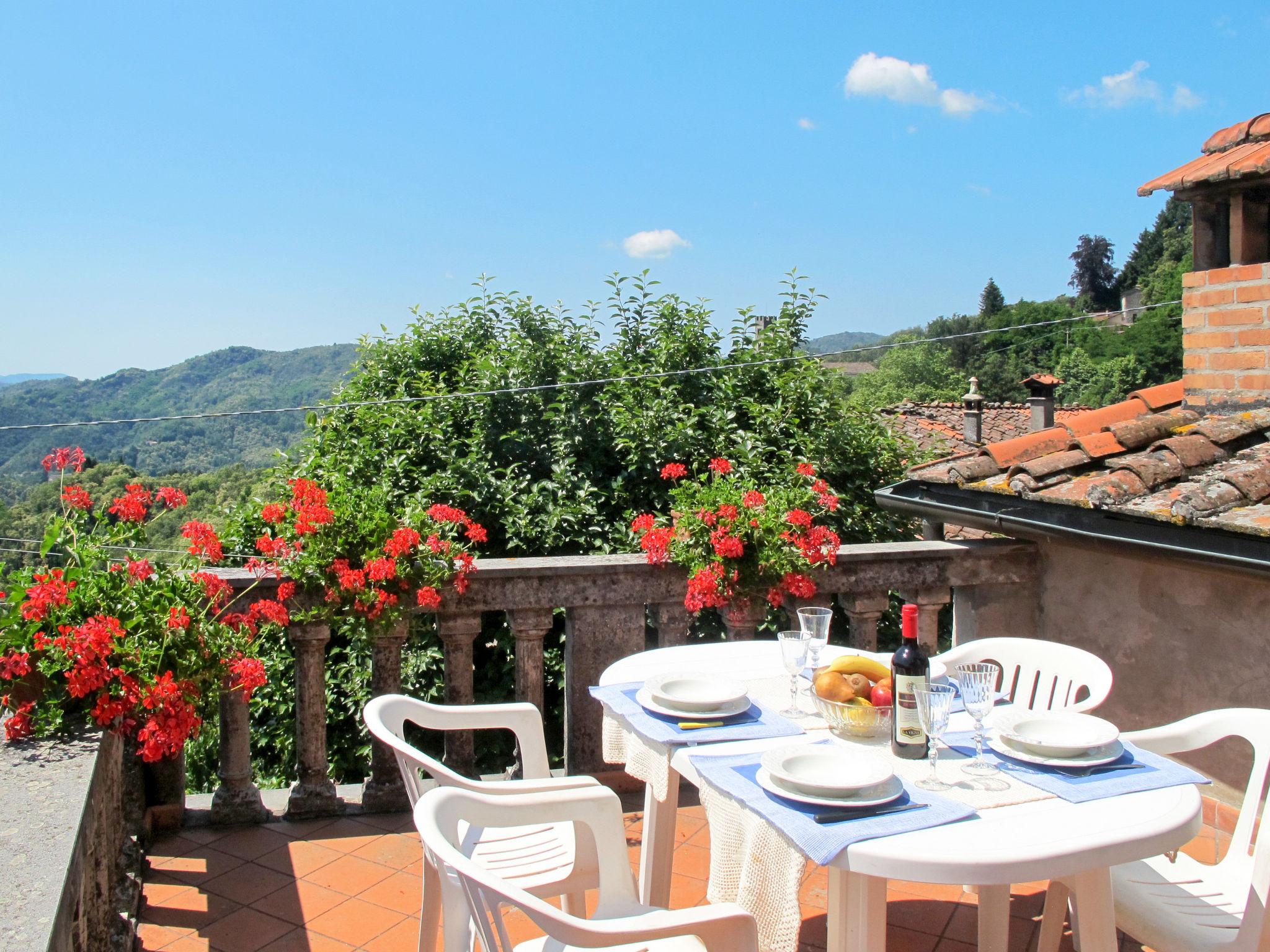 Foto 1 - Apartamento de 2 quartos em Pescaglia com jardim e terraço