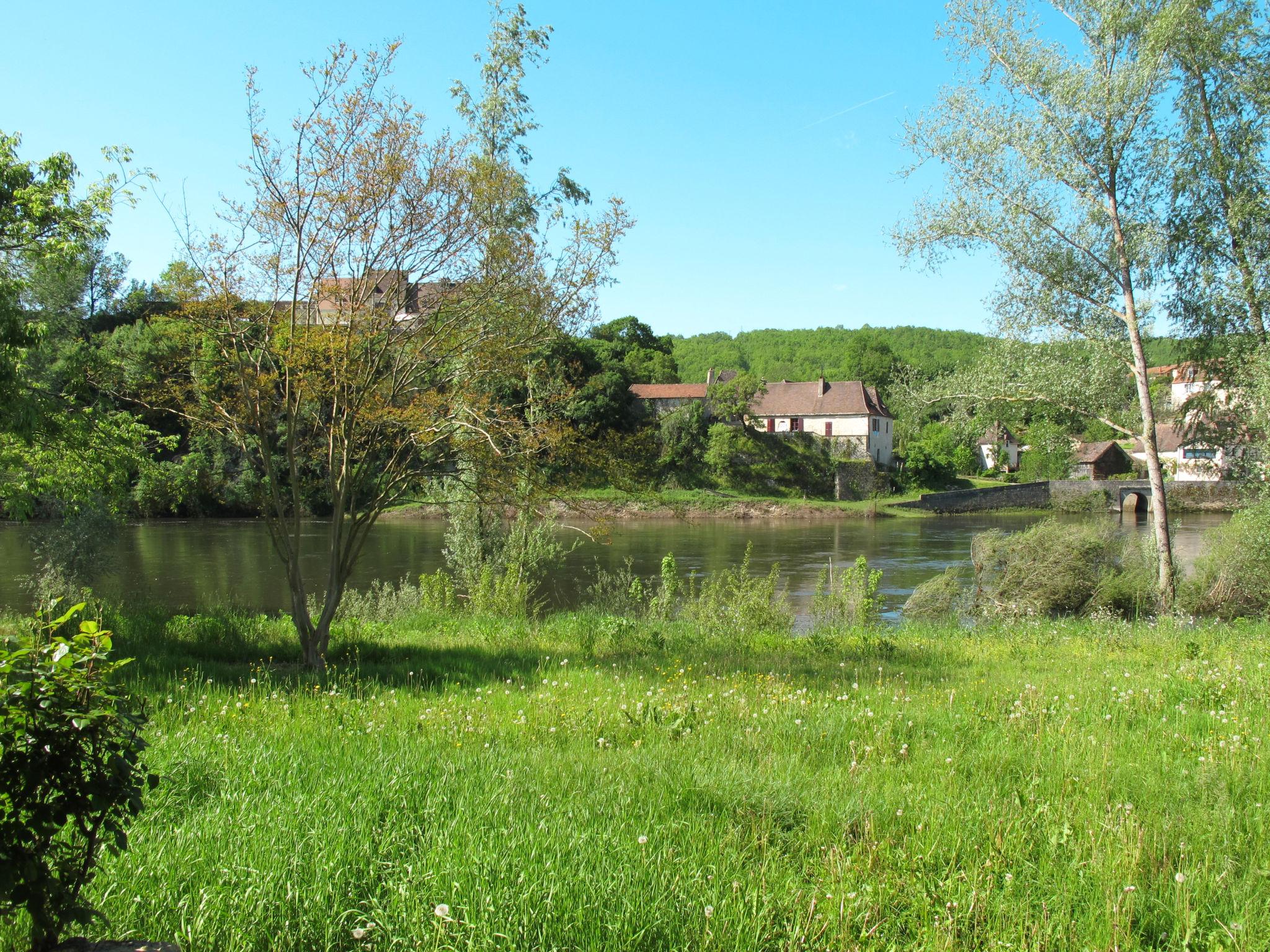 Photo 16 - 2 bedroom Apartment in Saint-Vincent-de-Cosse with swimming pool and terrace