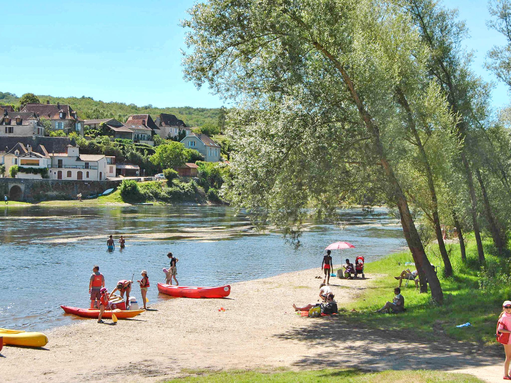 Photo 18 - 3 bedroom Apartment in Saint-Vincent-de-Cosse with swimming pool and garden