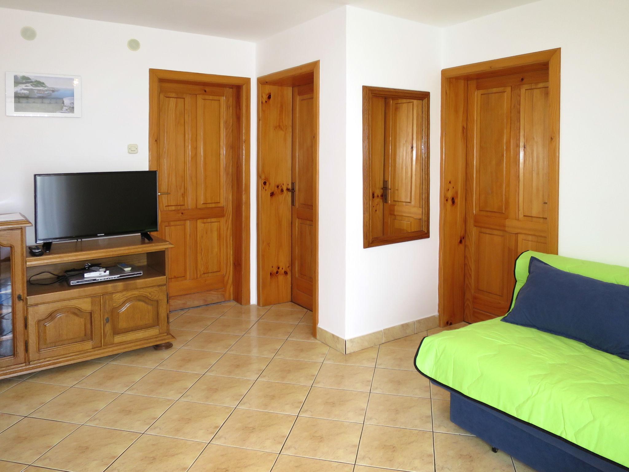 Foto 4 - Appartamento con 2 camere da letto a Tisno con vista mare