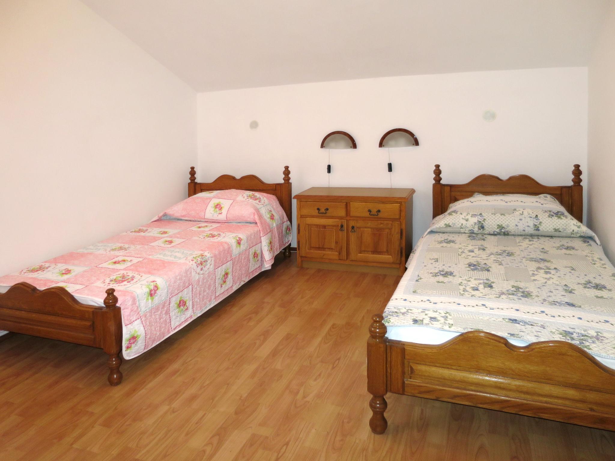 Foto 8 - Appartamento con 2 camere da letto a Tisno con vista mare