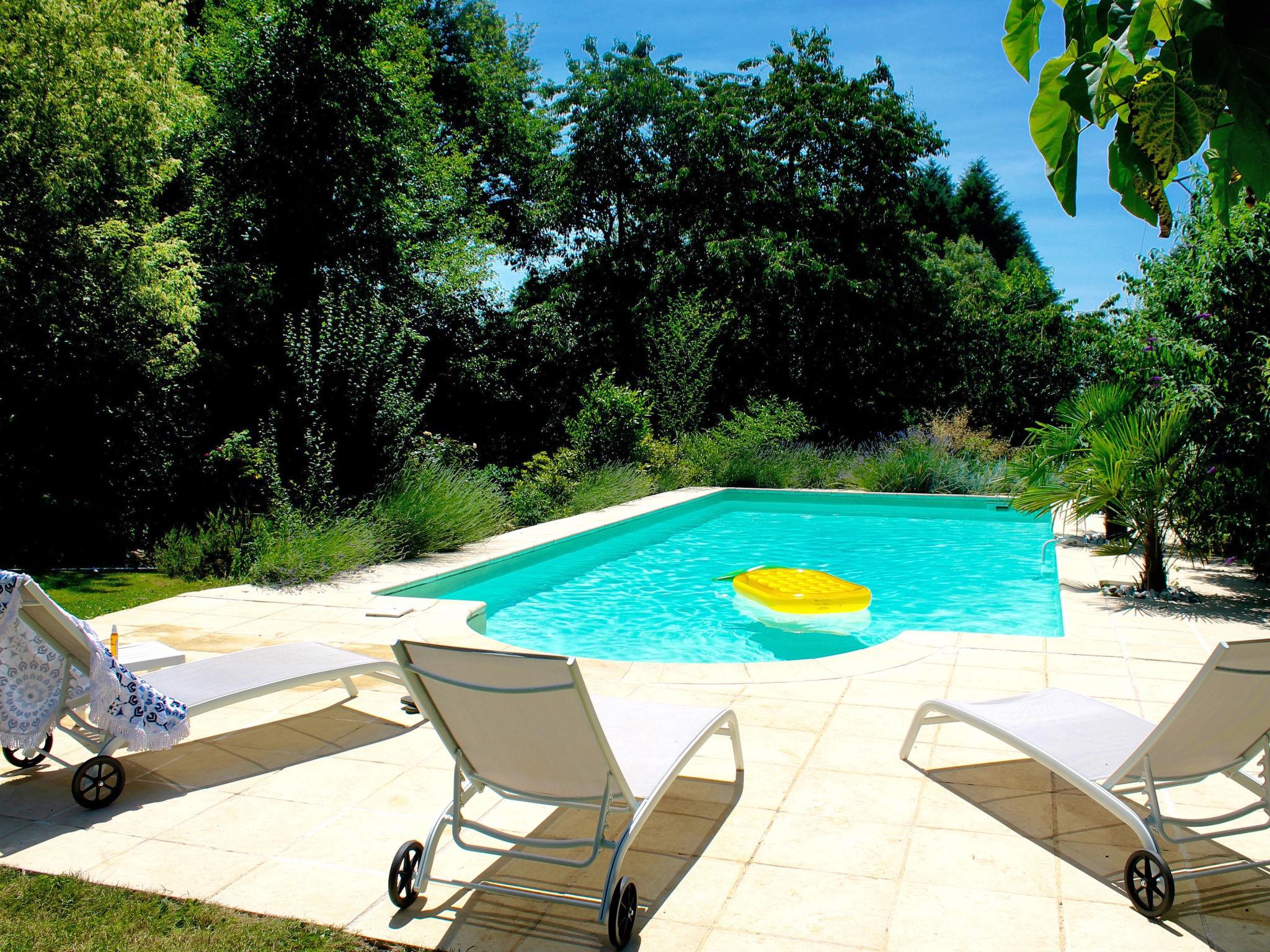 Foto 6 - Haus mit 4 Schlafzimmern in Saint-Sulpice-les-Feuilles mit privater pool und garten