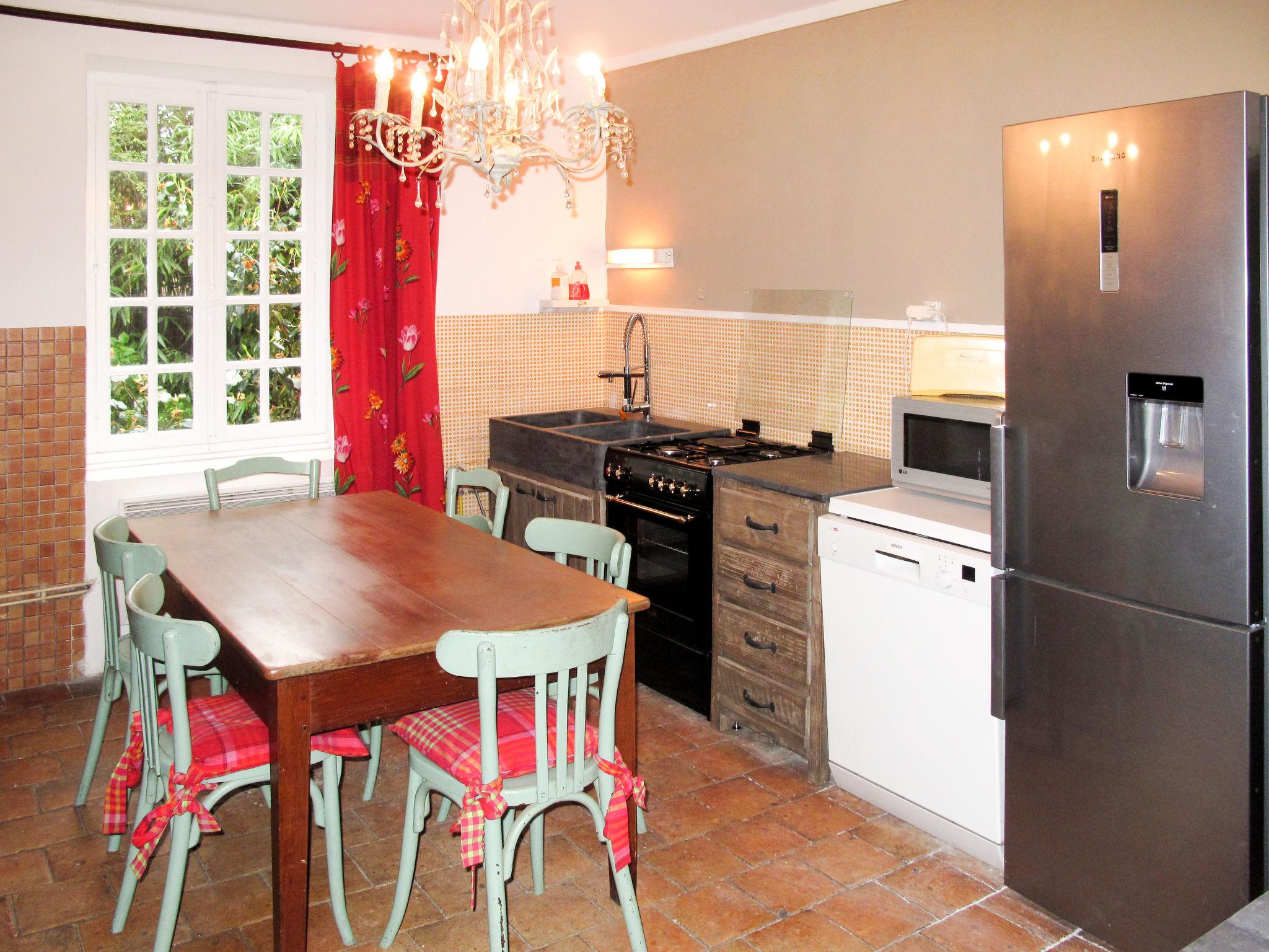 Photo 10 - 4 bedroom House in Saint-Sulpice-les-Feuilles with private pool and garden