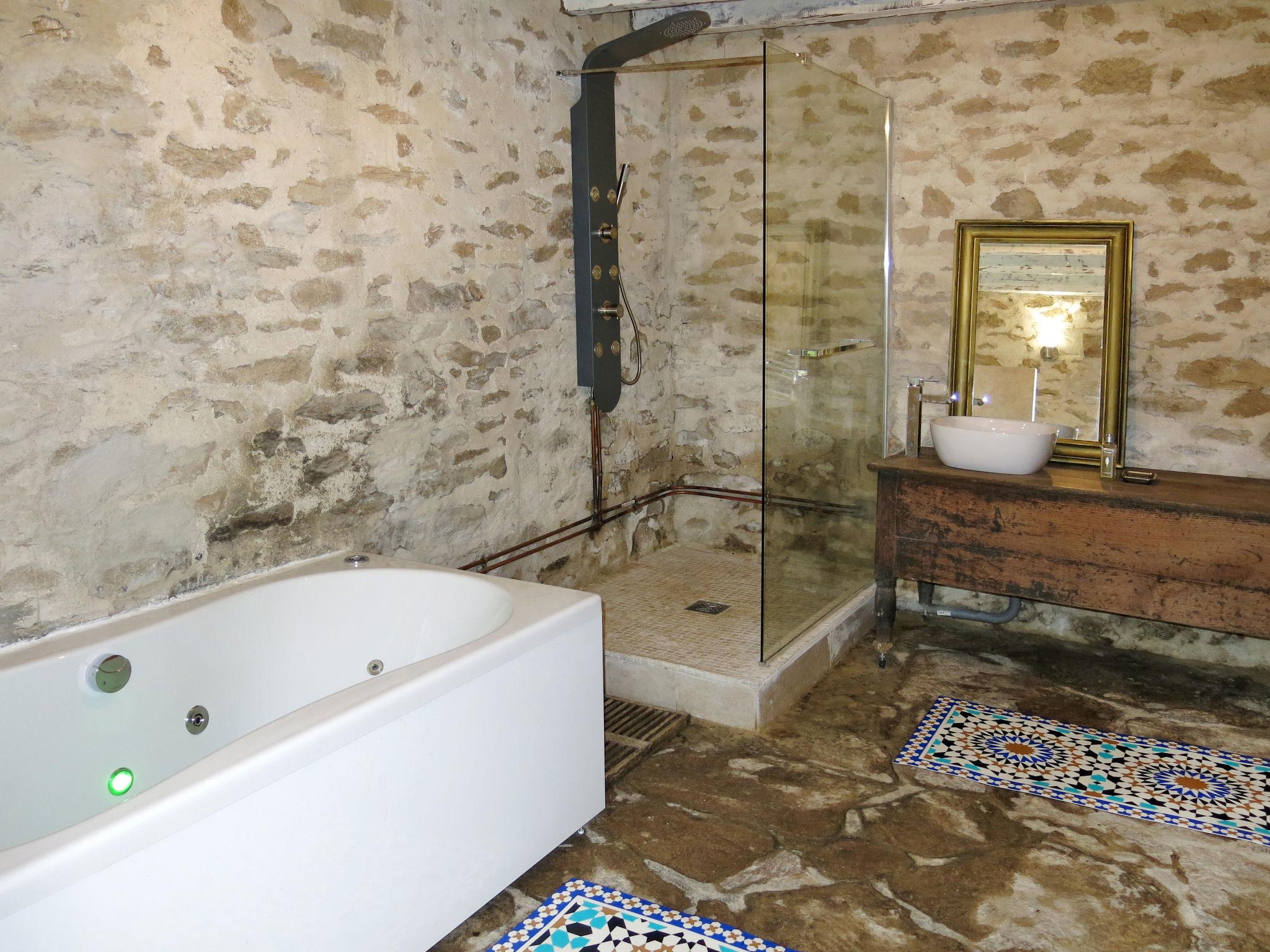 Photo 19 - 4 bedroom House in Saint-Sulpice-les-Feuilles with private pool and garden