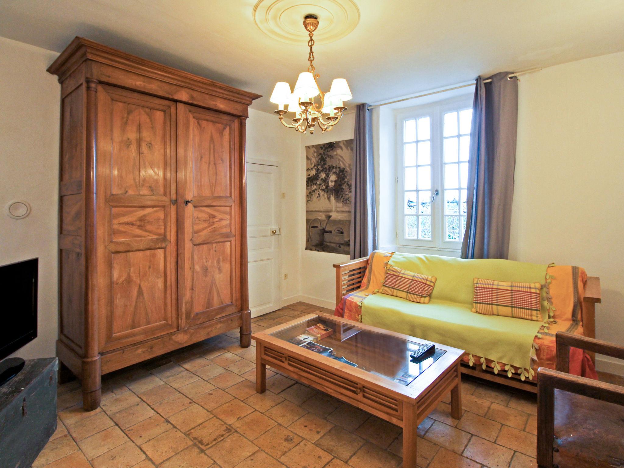 Photo 12 - 4 bedroom House in Saint-Sulpice-les-Feuilles with private pool and garden