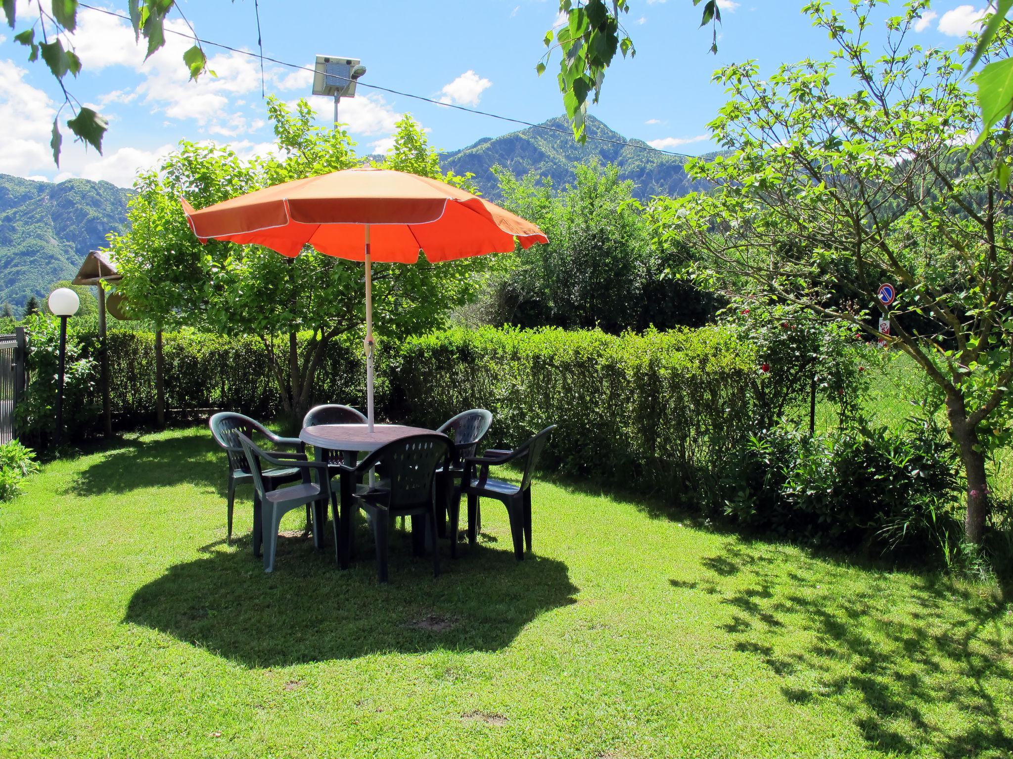 Photo 8 - Appartement de 2 chambres à Calceranica al Lago avec jardin et vues sur la montagne