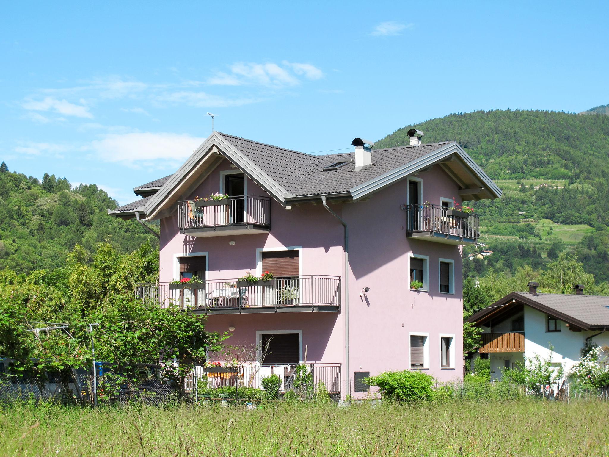 Photo 1 - Appartement de 1 chambre à Calceranica al Lago avec jardin et vues sur la montagne