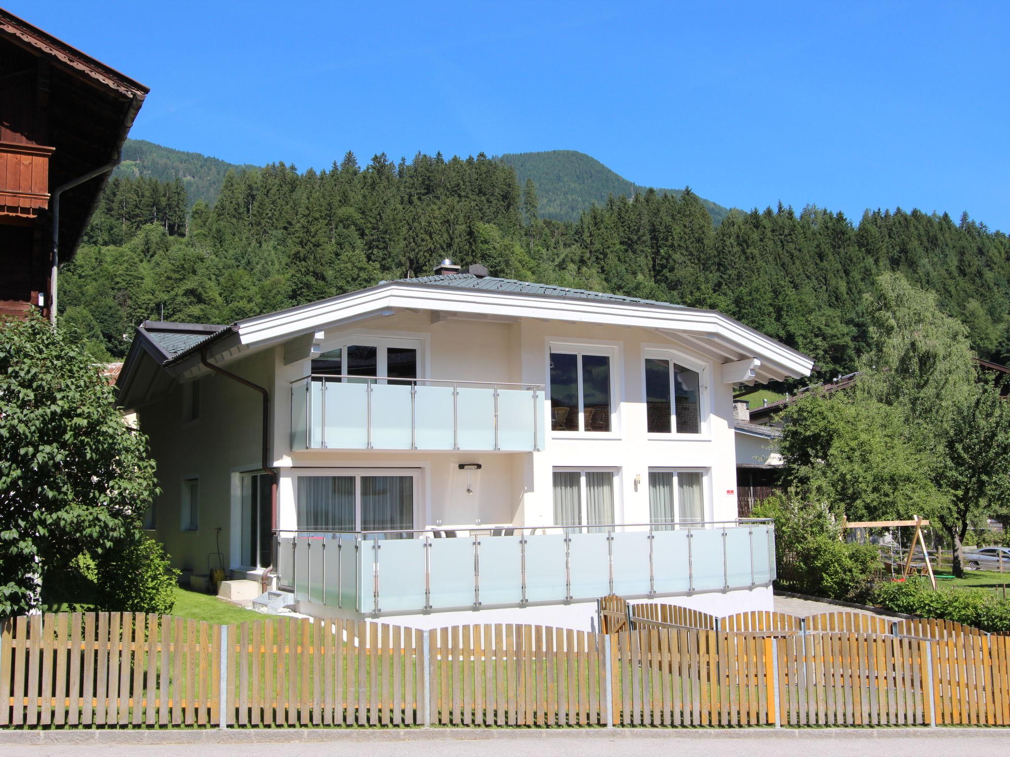 Photo 1 - Maison de 4 chambres à Fügen avec jardin et vues sur la montagne