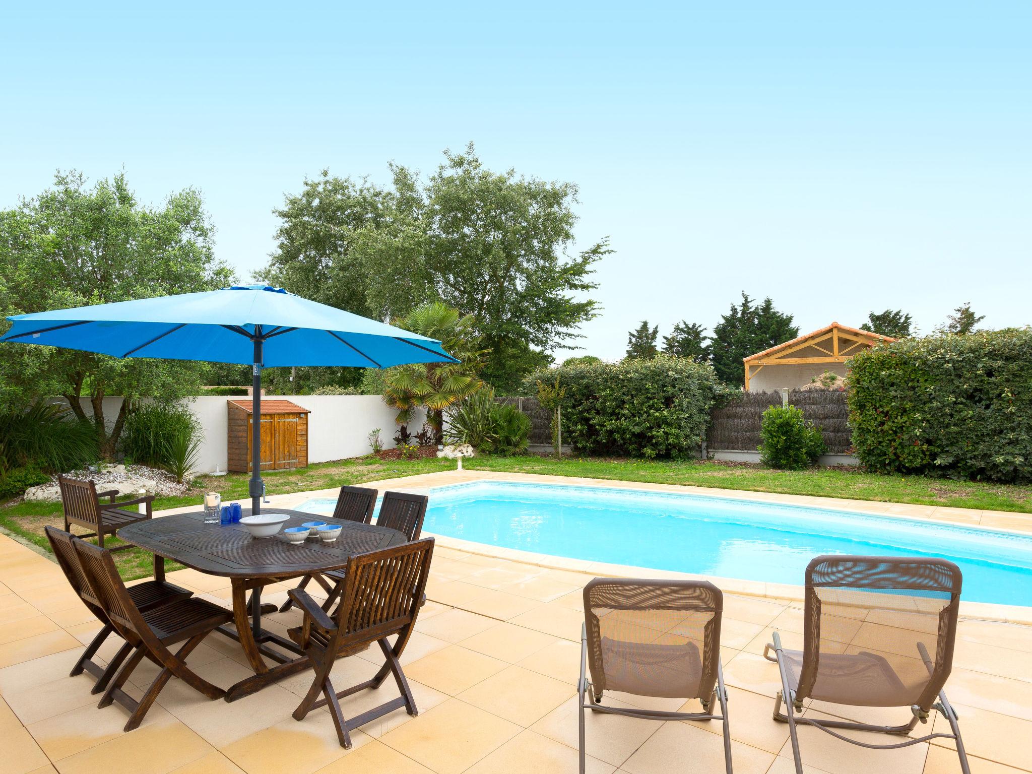 Photo 2 - 2 bedroom House in Saint-Jean-de-Monts with private pool and garden