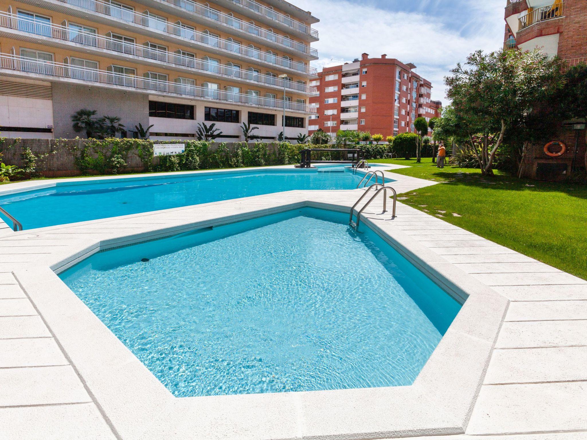 Photo 16 - 1 bedroom Apartment in Lloret de Mar with swimming pool and garden