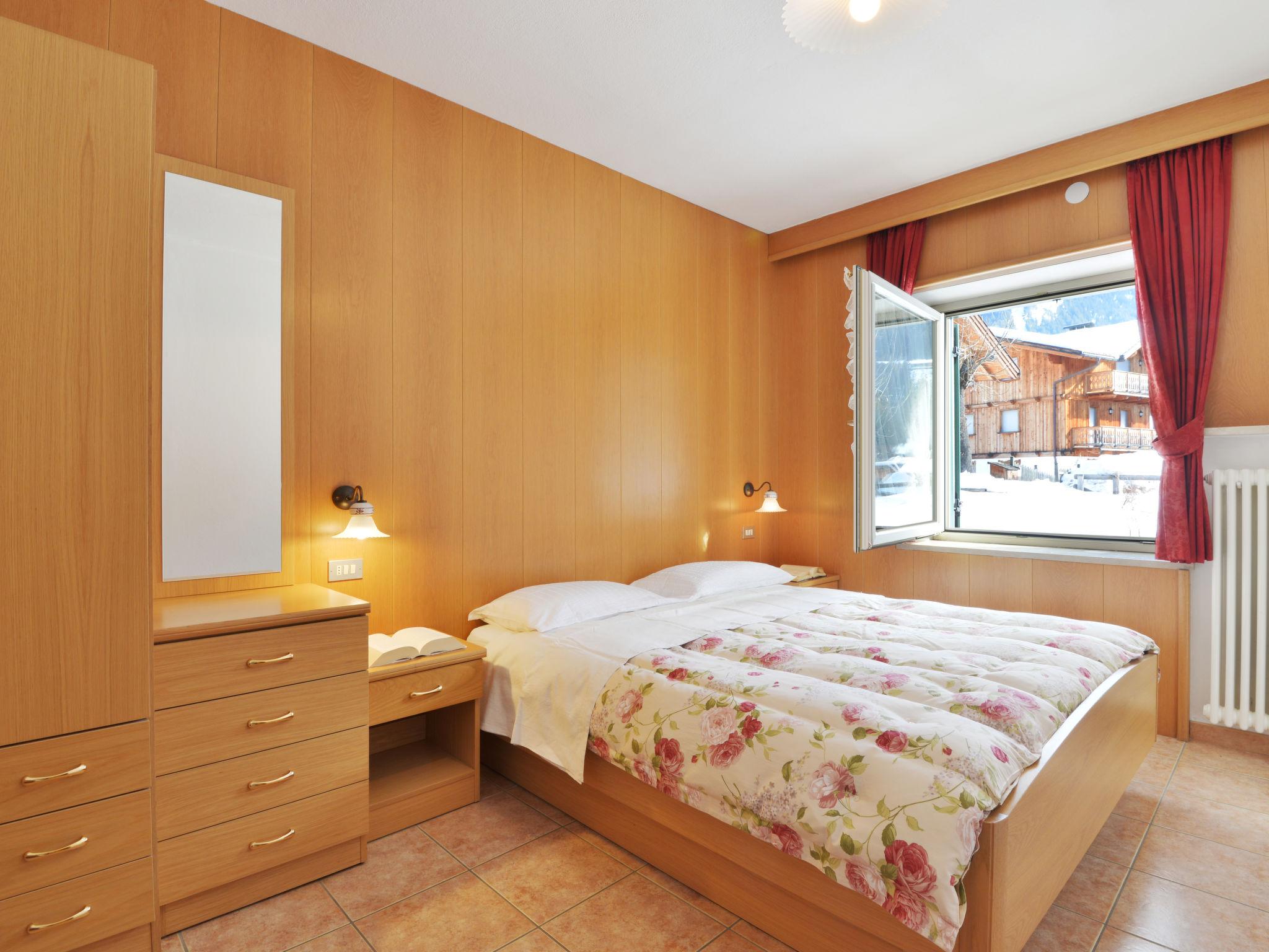 Foto 5 - Appartamento con 2 camere da letto a San Giovanni di Fassa-Sèn Jan con terrazza e vista sulle montagne