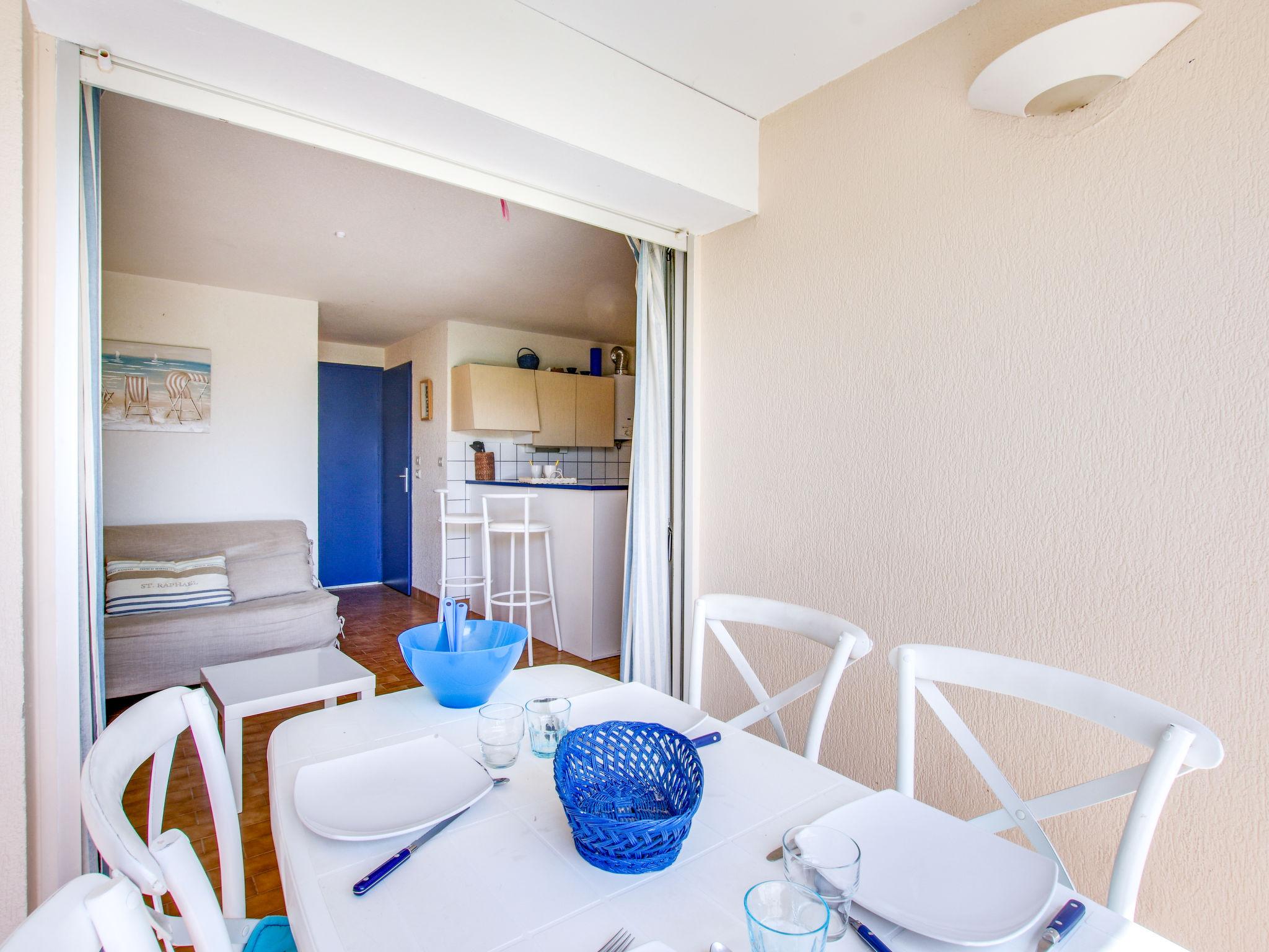 Photo 6 - 1 bedroom Apartment in Agde with garden and sea view