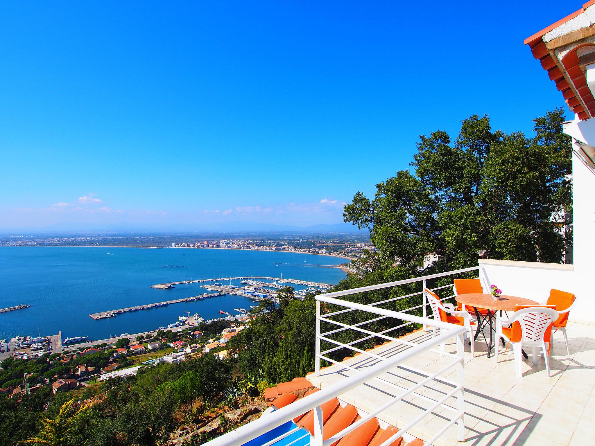 Photo 1 - Maison de 2 chambres à Roses avec terrasse et vues à la mer