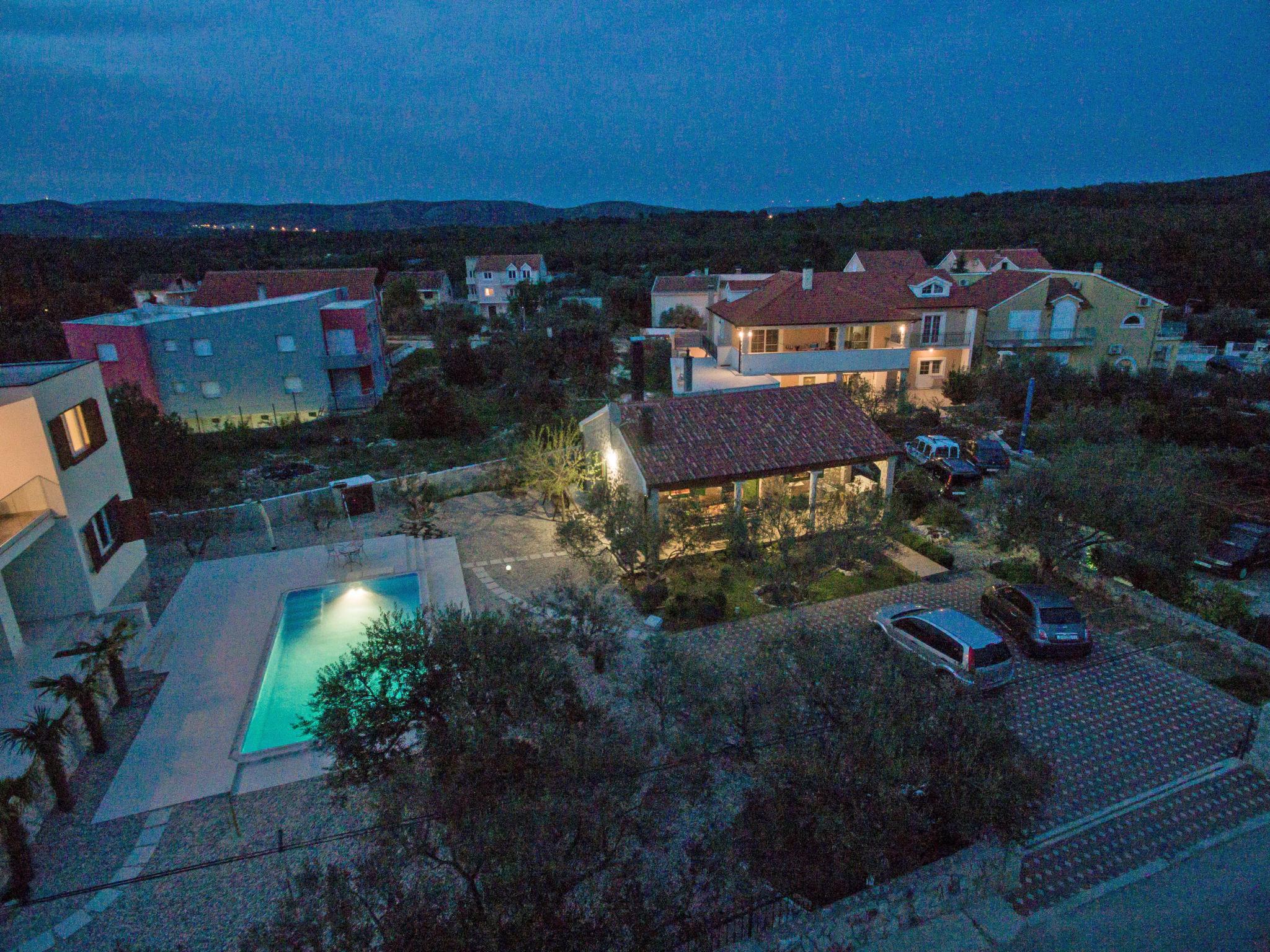 Foto 16 - Casa de 2 quartos em Sibenik com piscina e vistas do mar