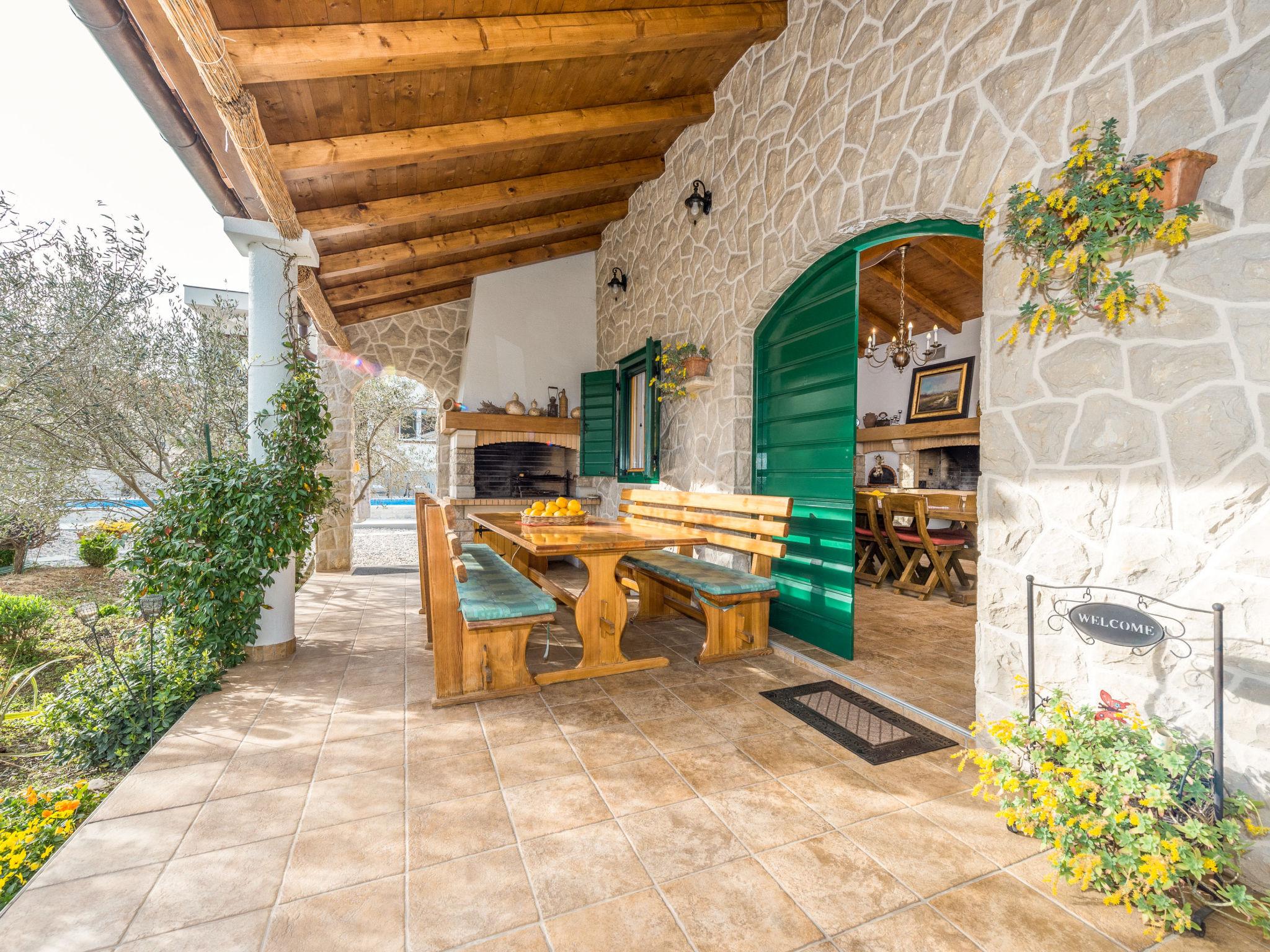 Photo 3 - Maison de 2 chambres à Sibenik avec piscine et jardin