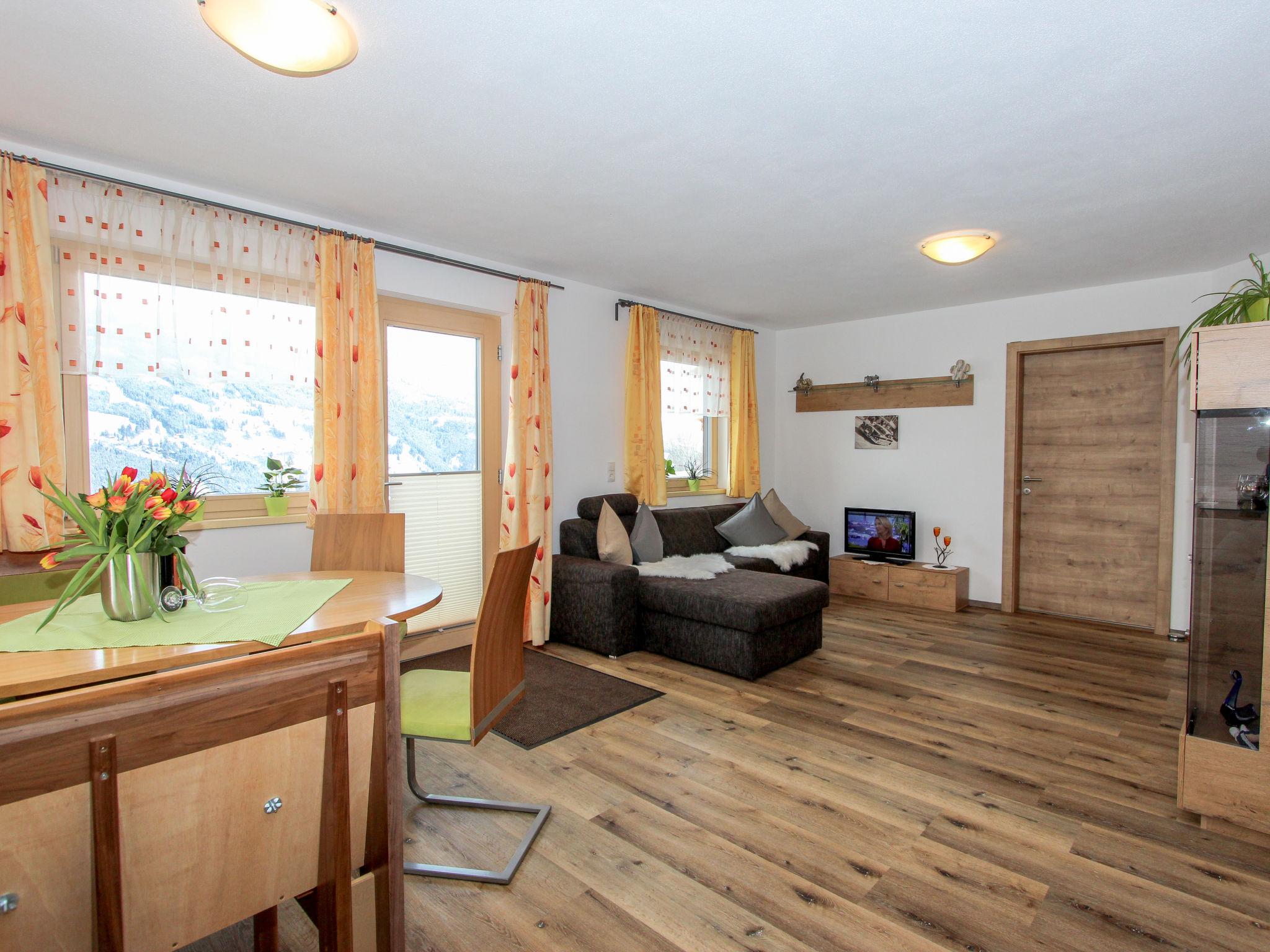 Photo 14 - 2 bedroom Apartment in Aschau im Zillertal with garden and mountain view