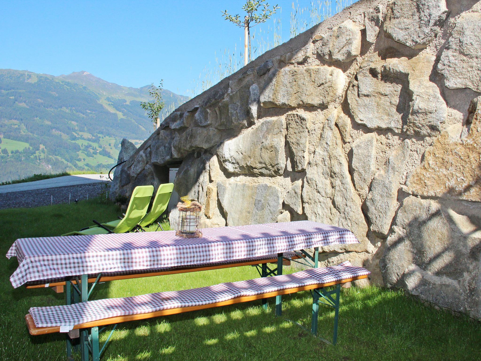 Foto 35 - Apartamento de 2 quartos em Aschau im Zillertal com jardim e vista para a montanha