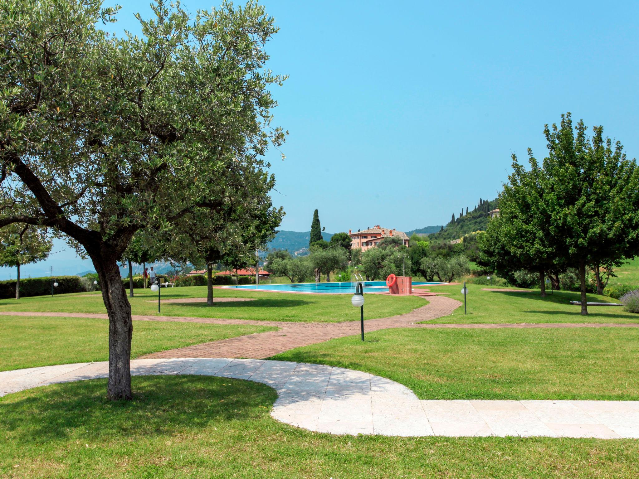 Foto 12 - Apartamento de 2 quartos em Costermano sul Garda com piscina e jardim