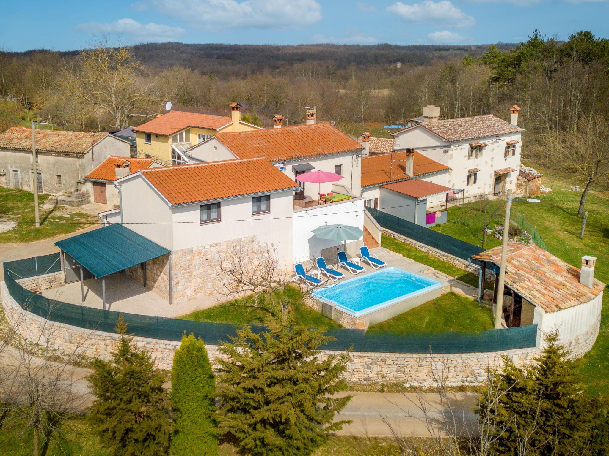 Foto 12 - Casa con 3 camere da letto a Gračišće con piscina privata e terrazza