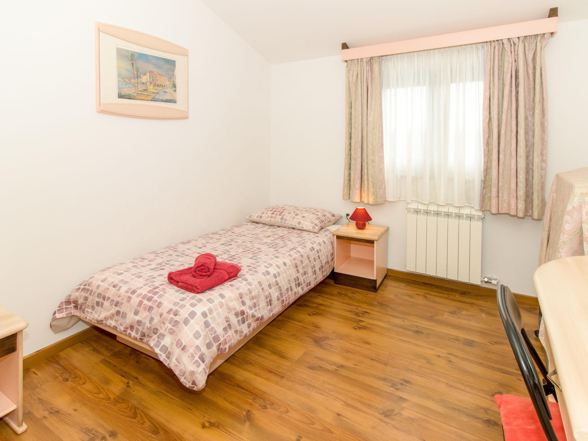 Foto 19 - Casa con 3 camere da letto a Gračišće con piscina privata e terrazza