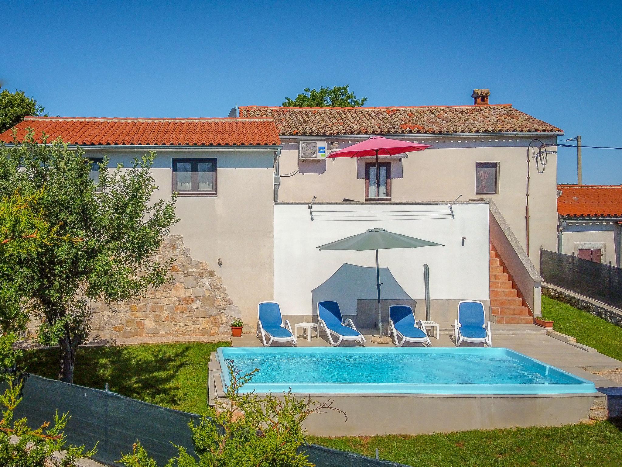 Photo 7 - Maison de 3 chambres à Gračišće avec piscine privée et terrasse