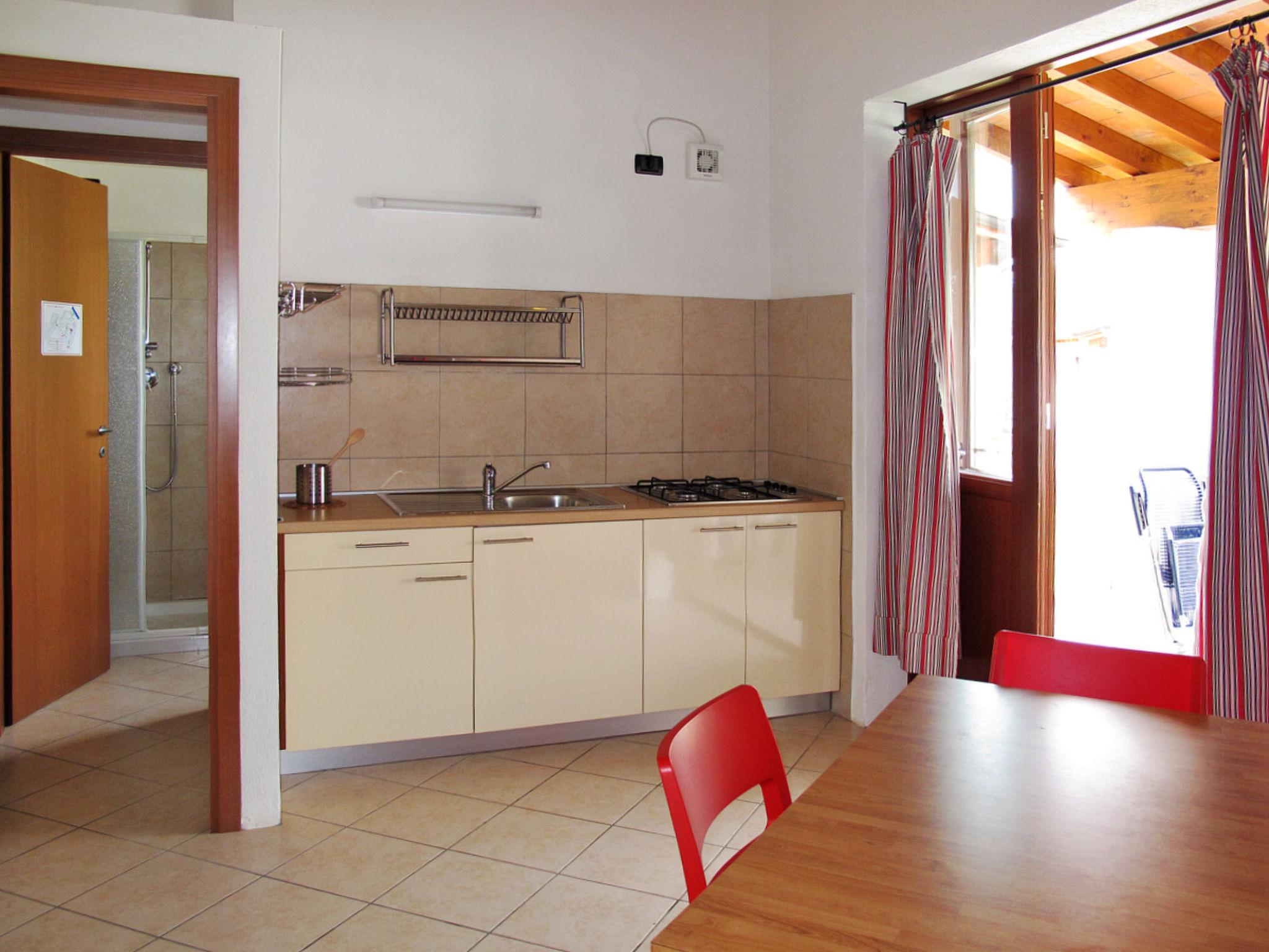 Photo 4 - 2 bedroom House in Manerba del Garda with swimming pool and mountain view