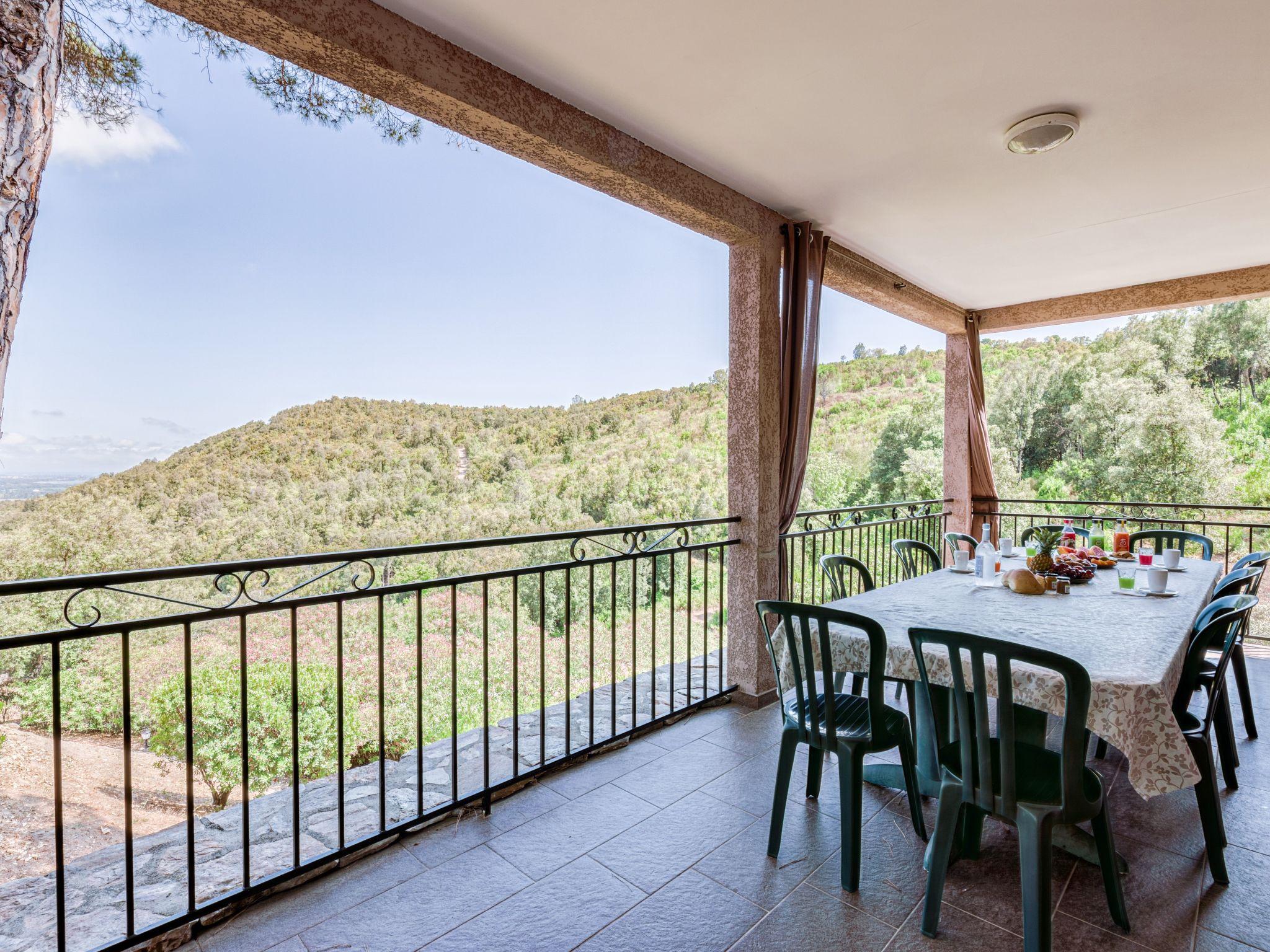 Foto 4 - Casa de 4 quartos em Pietroso com piscina e vistas do mar