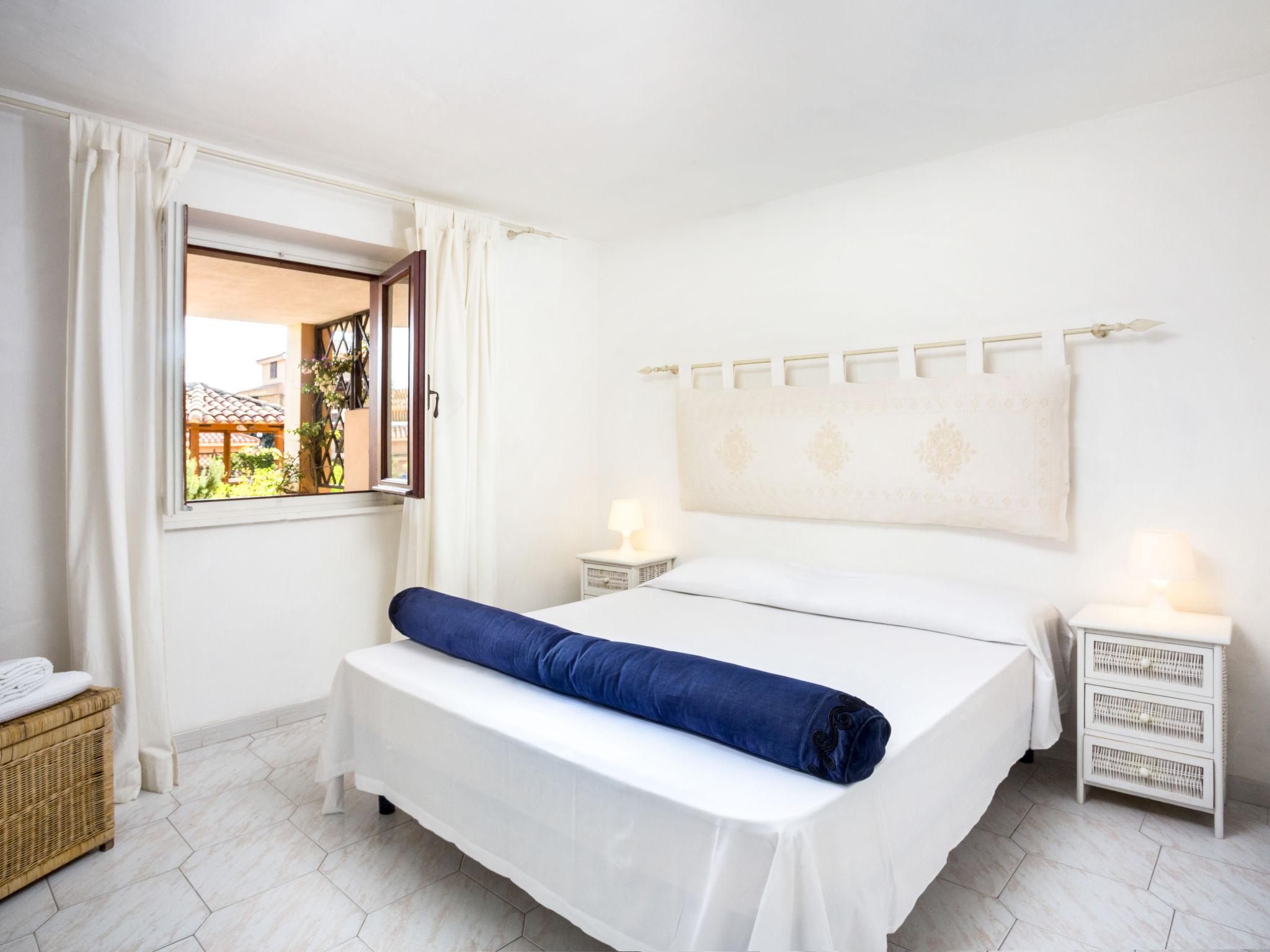 Foto 9 - Appartamento con 2 camere da letto a Arzachena con piscina e vista mare