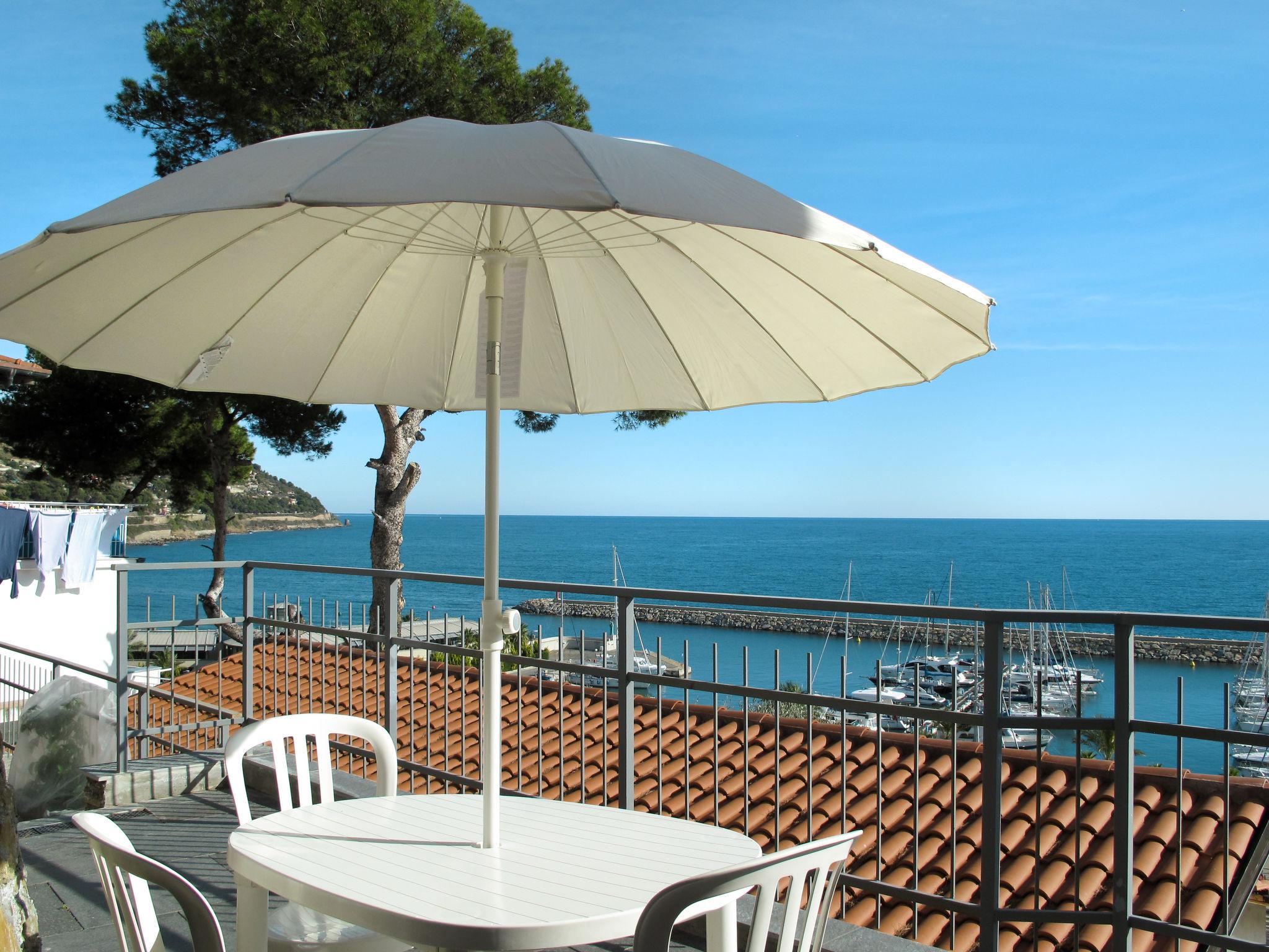 Foto 8 - Casa de 1 quarto em San Lorenzo al Mare com terraço e vistas do mar