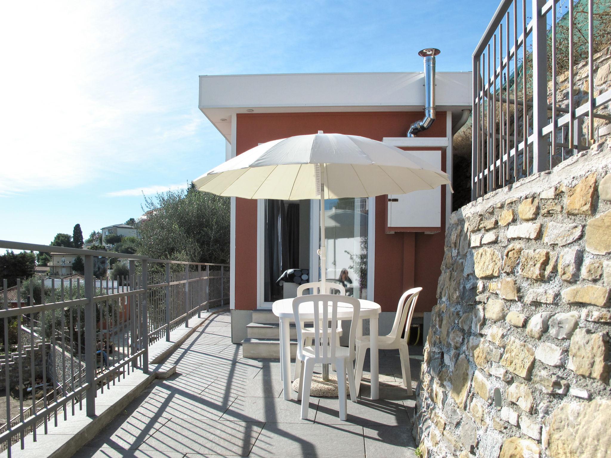 Foto 3 - Casa con 1 camera da letto a San Lorenzo al Mare con terrazza e vista mare